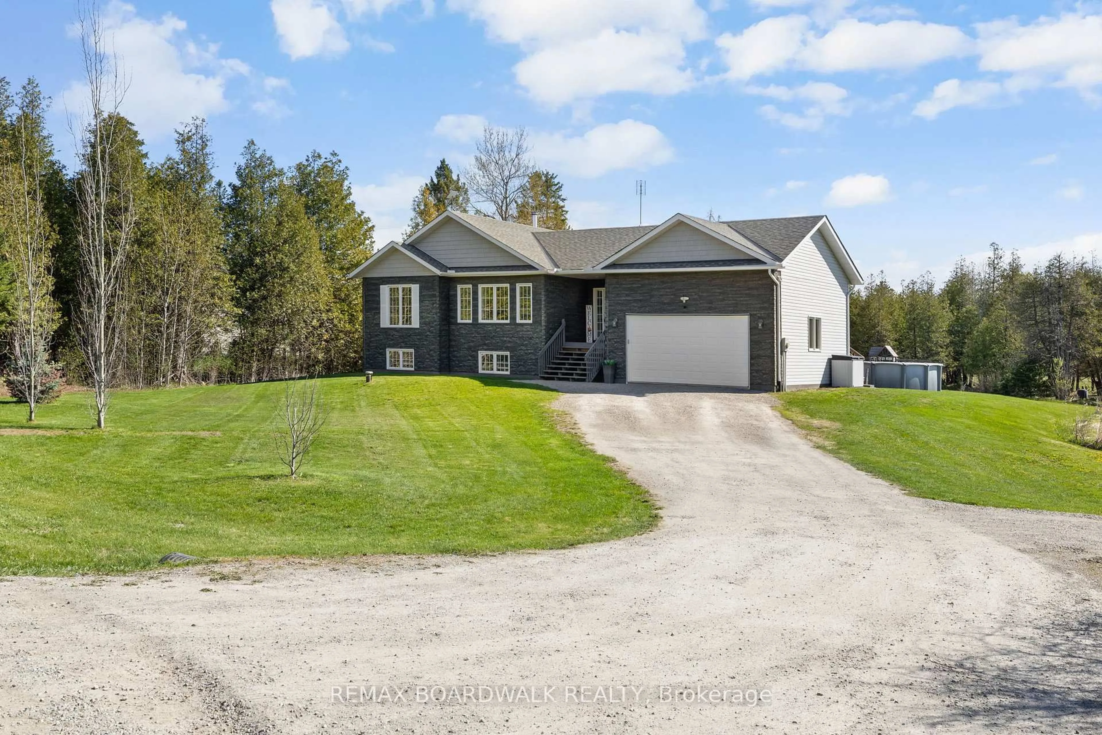 Home with vinyl exterior material, street for 661 Pinery Rd, Smiths Falls Ontario K7A 4S7