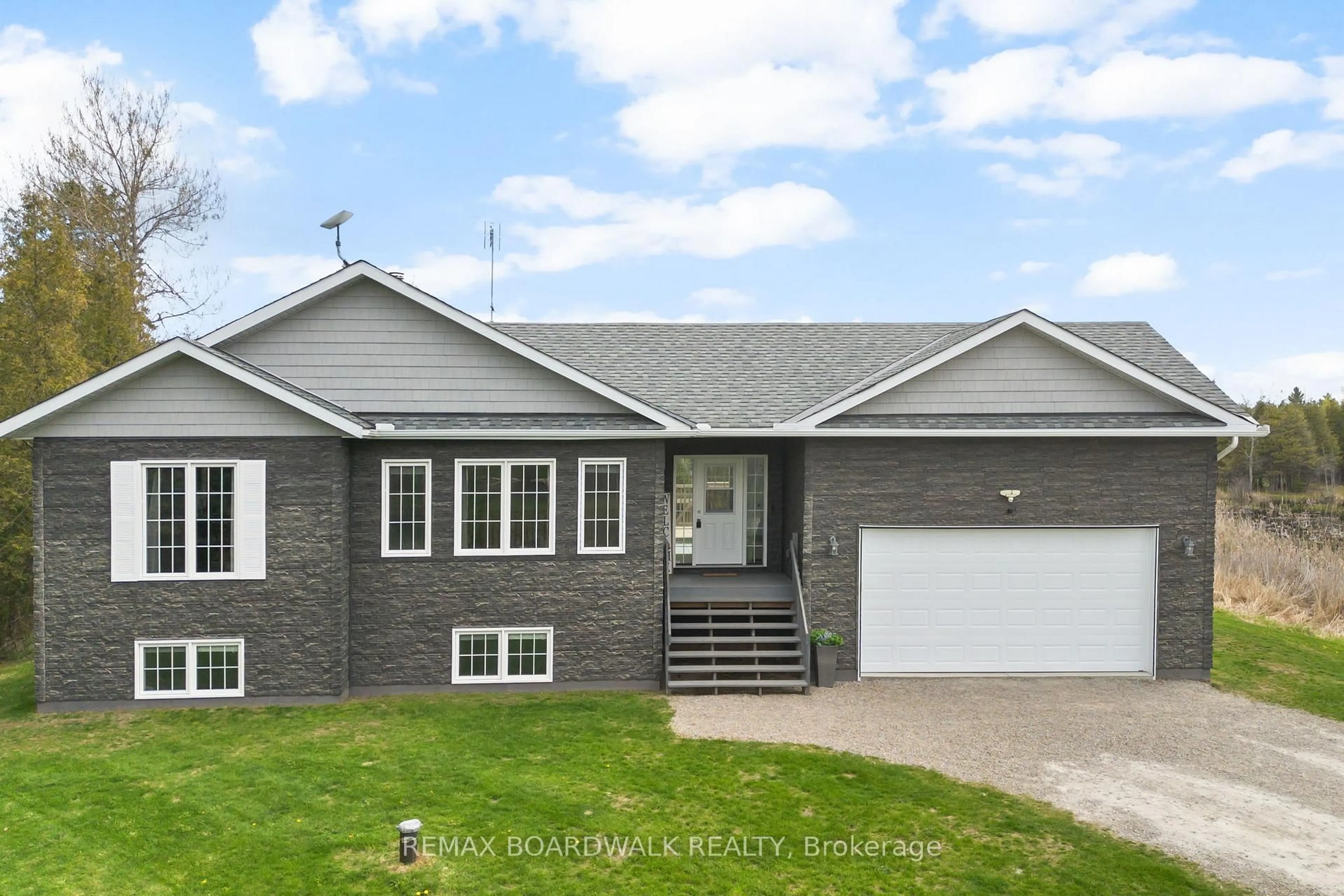 Home with vinyl exterior material, street for 661 Pinery Rd, Smiths Falls Ontario K7A 4S7