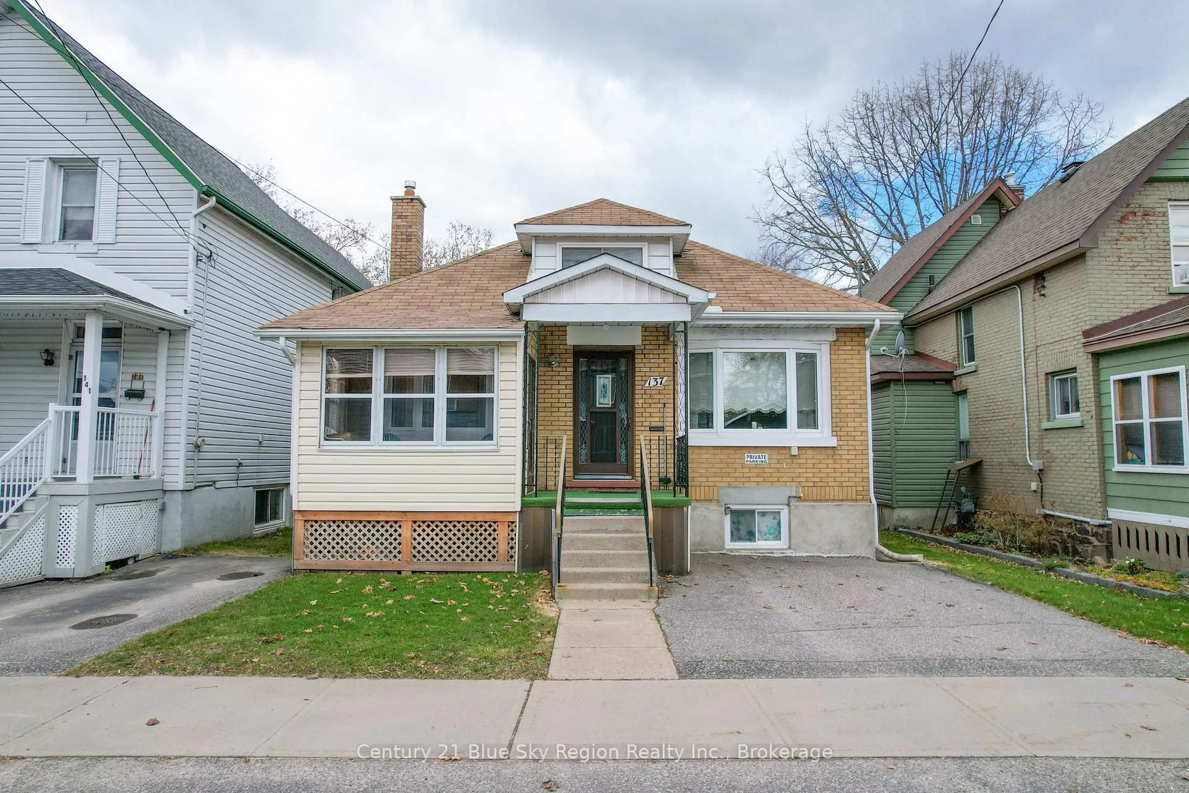 Home with brick exterior material, street for 137 Second Ave, North Bay Ontario P1B 1L3