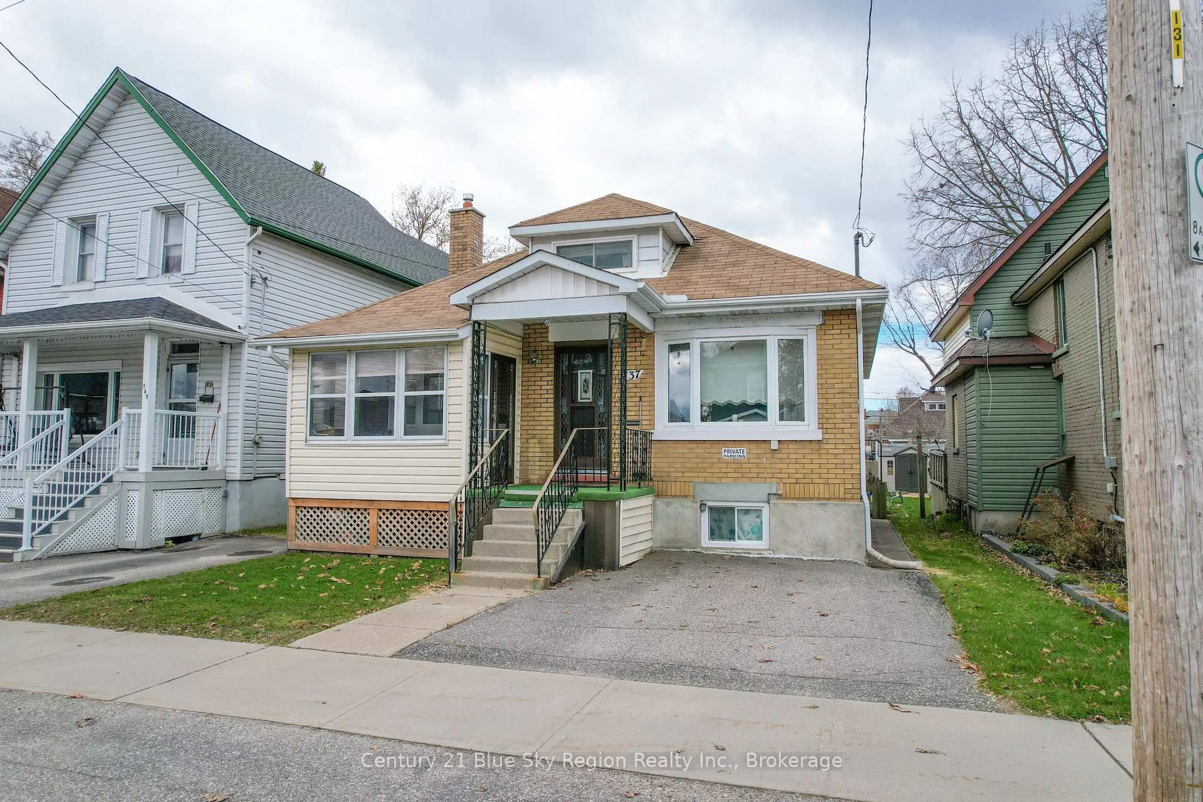 Home with brick exterior material, street for 137 Second Ave, North Bay Ontario P1B 1L3