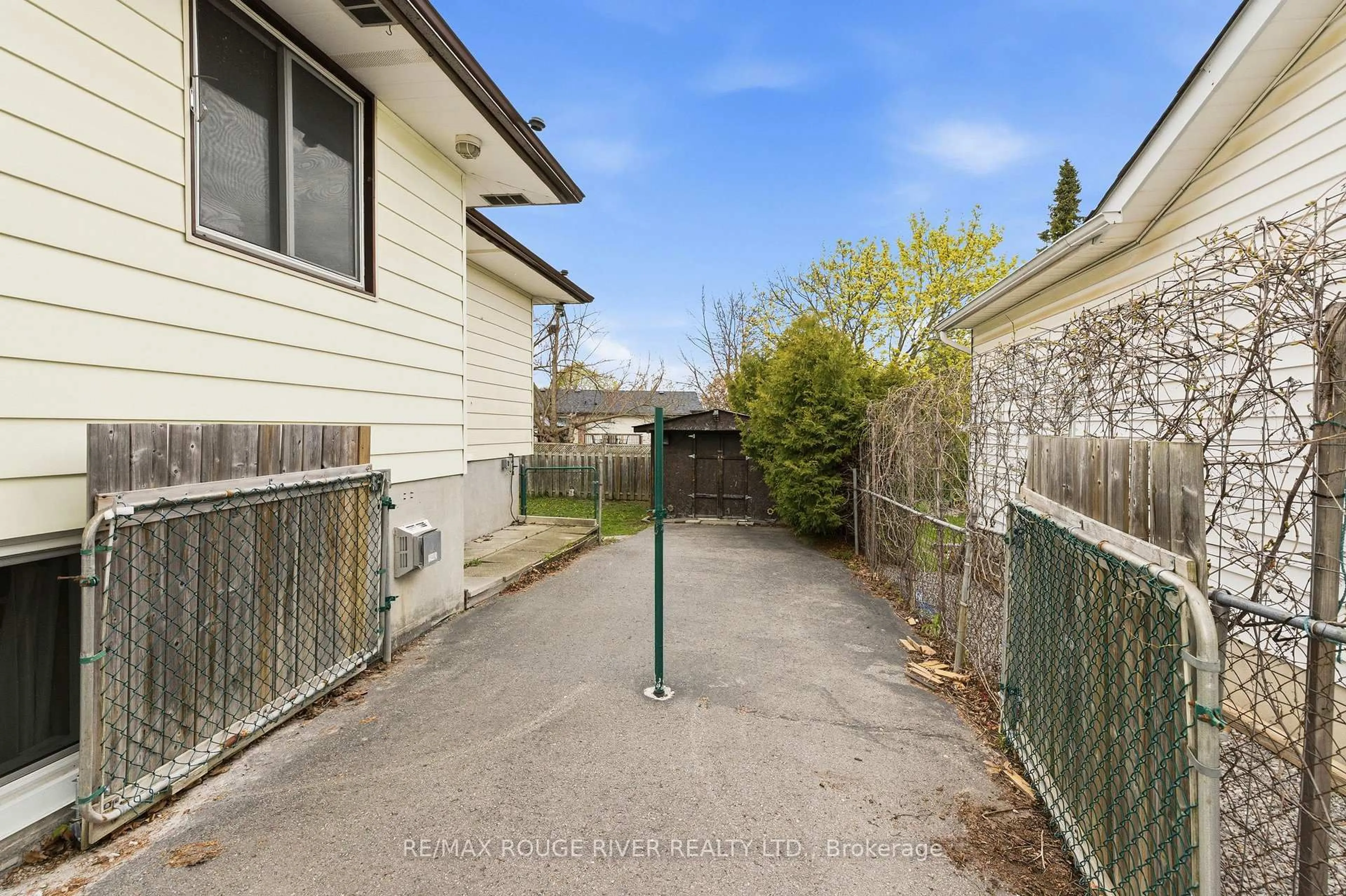 A pic from outside/outdoor area/front of a property/back of a property/a pic from drone, street for 599 Otonabee Dr, Peterborough Ontario K9J 7X8