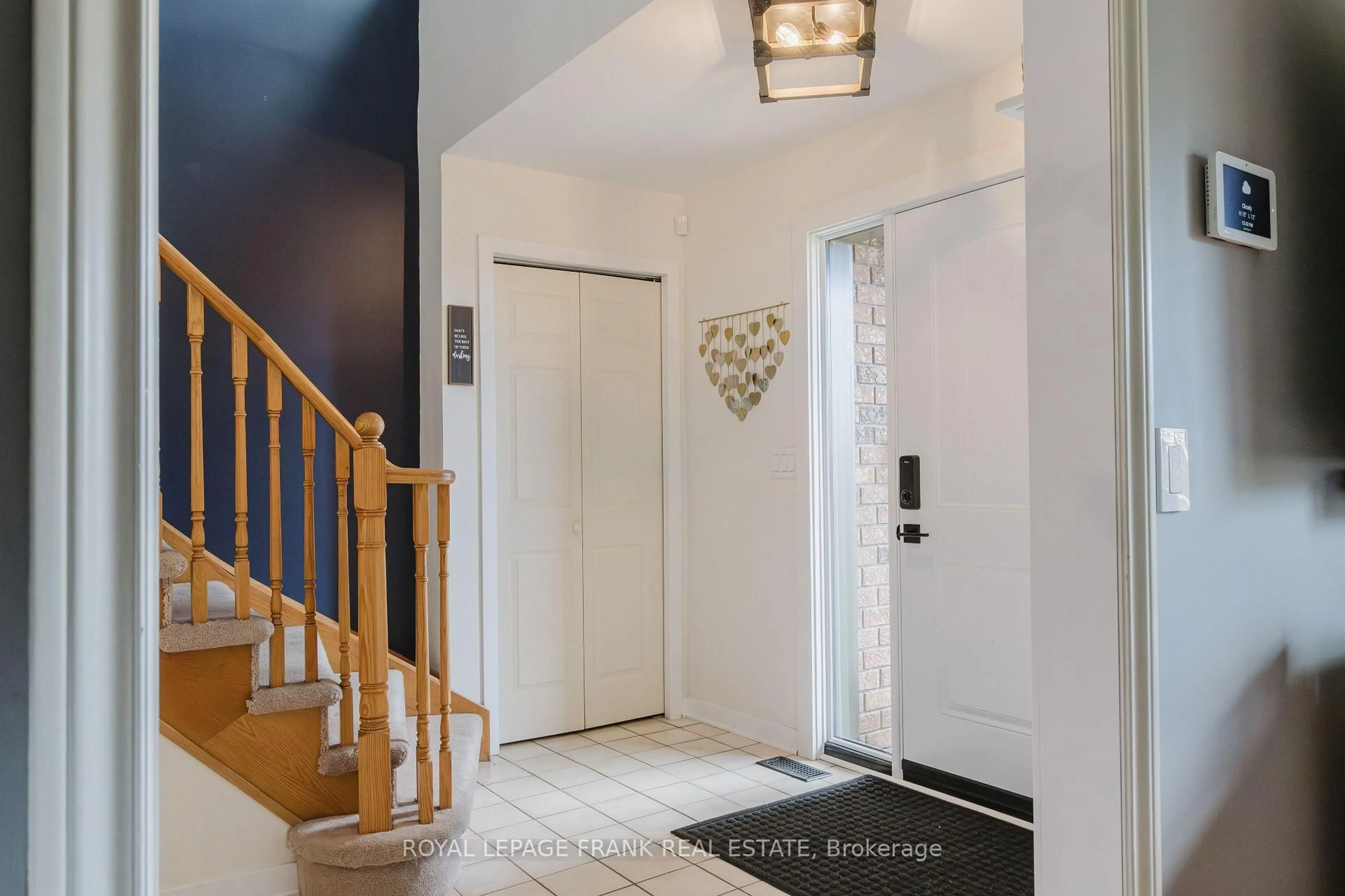 Indoor entryway for 588 Carlisle St, Cobourg Ontario K9A 1X6