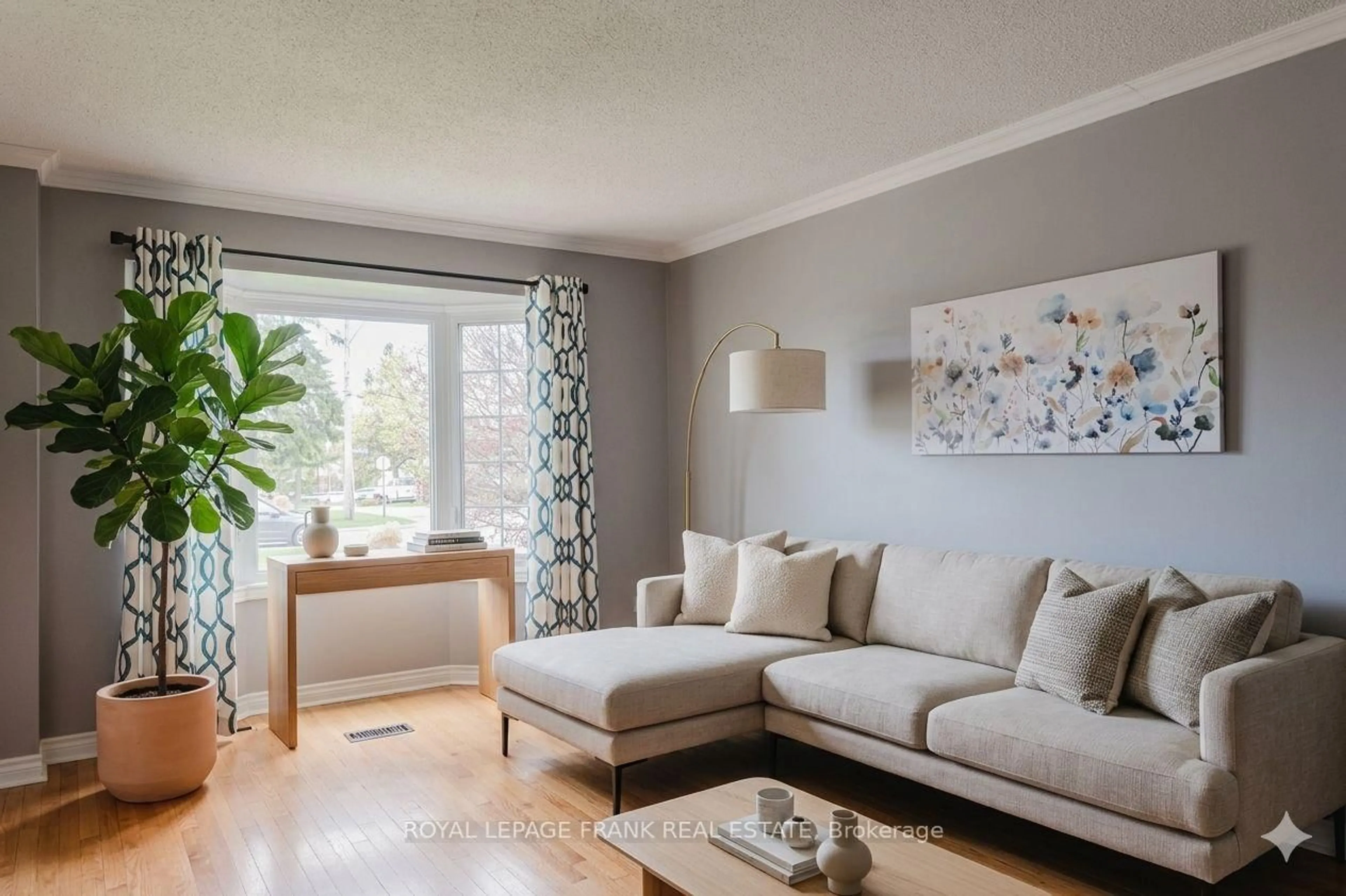 Living room with furniture, wood/laminate floor for 588 Carlisle St, Cobourg Ontario K9A 1X6