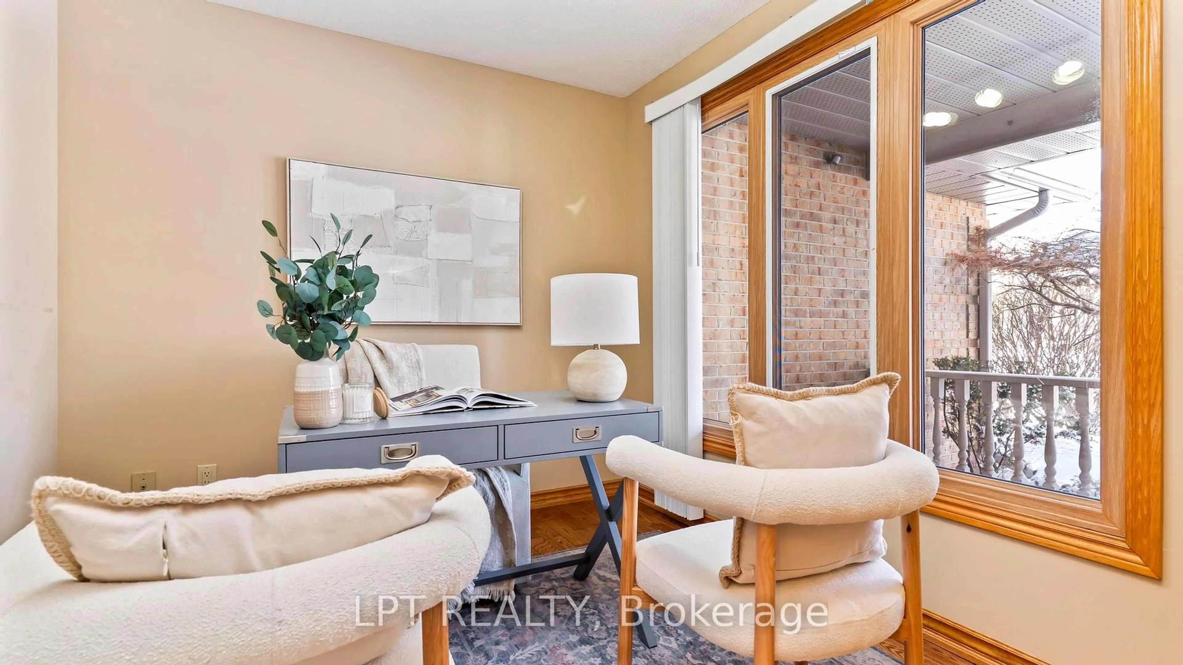 Indoor entryway for 488 Sunnyside Cres, London North Ontario N5X 3N7
