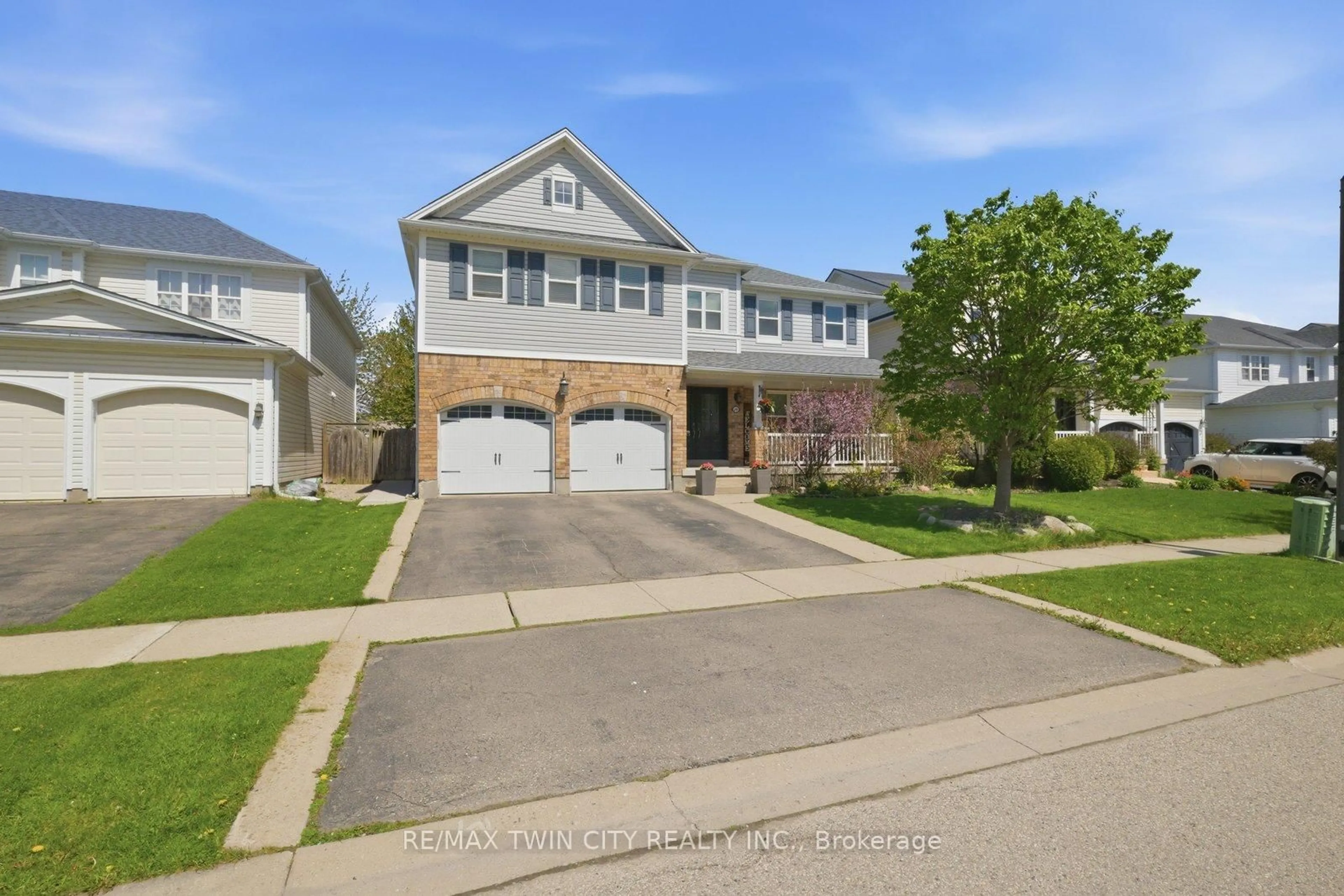 Home with vinyl exterior material, street for 20 Webb Ave, Brantford Ontario N3T 6S5