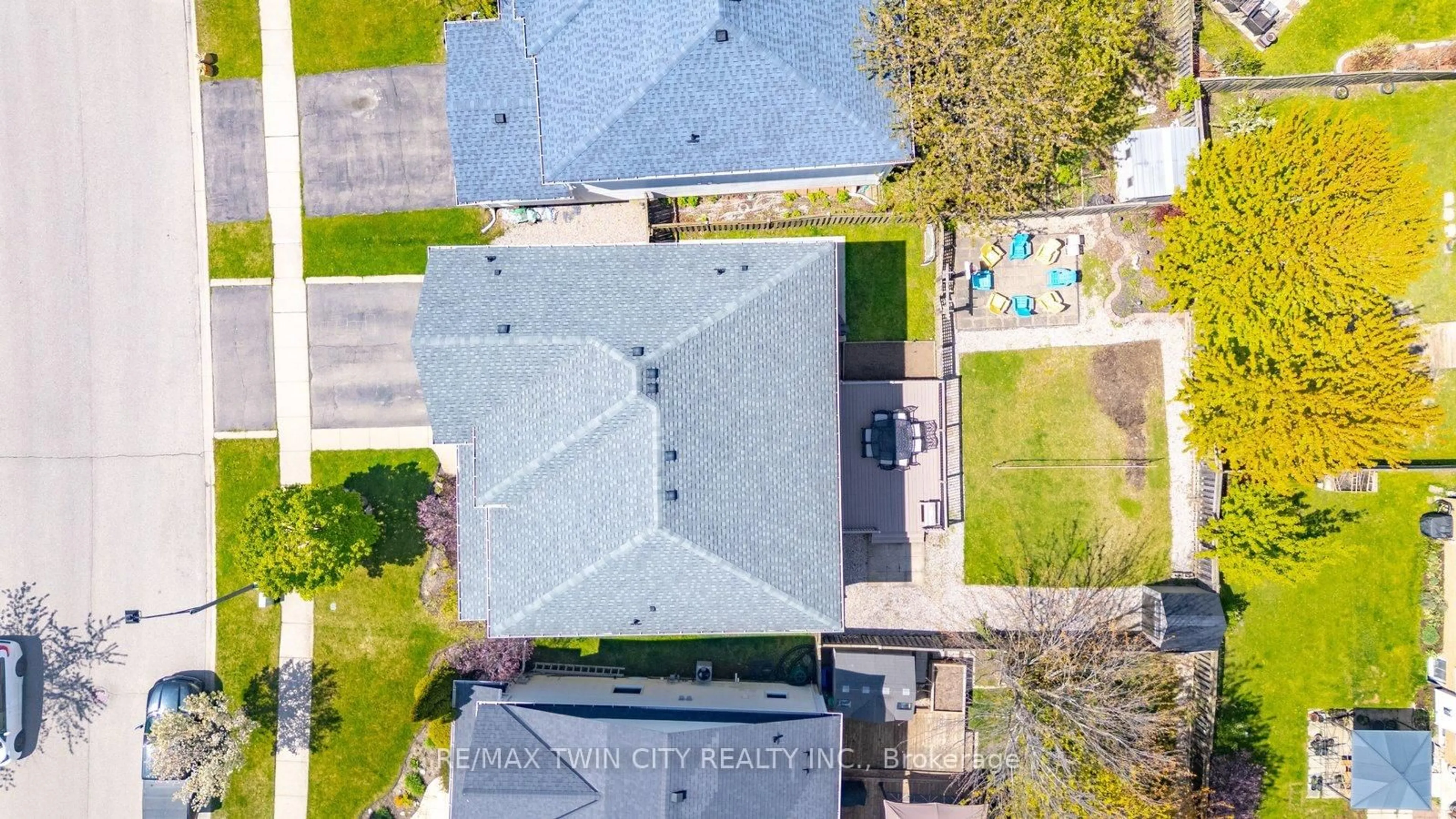 A pic from outside/outdoor area/front of a property/back of a property/a pic from drone, street for 20 Webb Ave, Brantford Ontario N3T 6S5