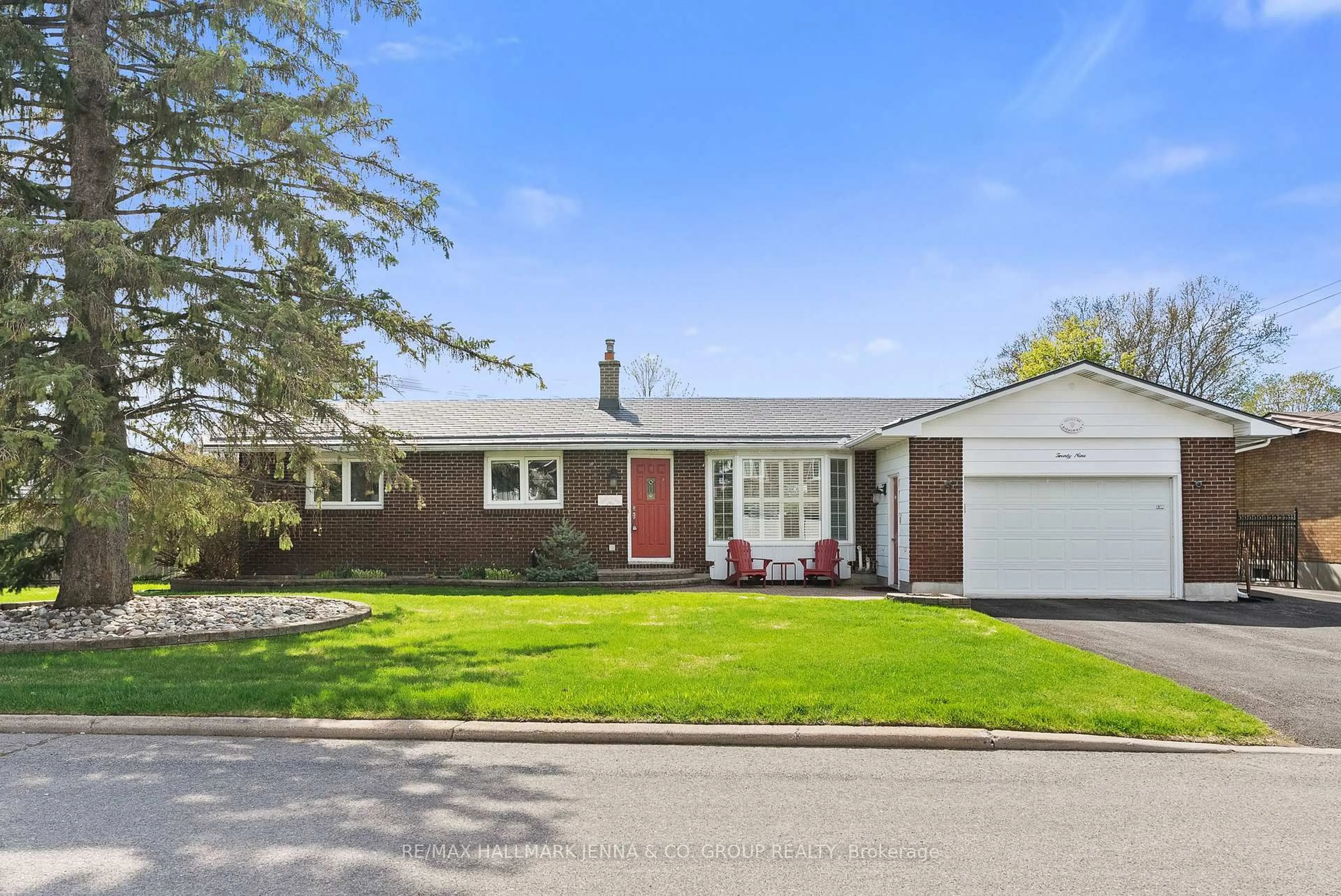 Home with vinyl exterior material, street for 29 Kingsbury Ave, Ottawa Ontario K2G 3E5