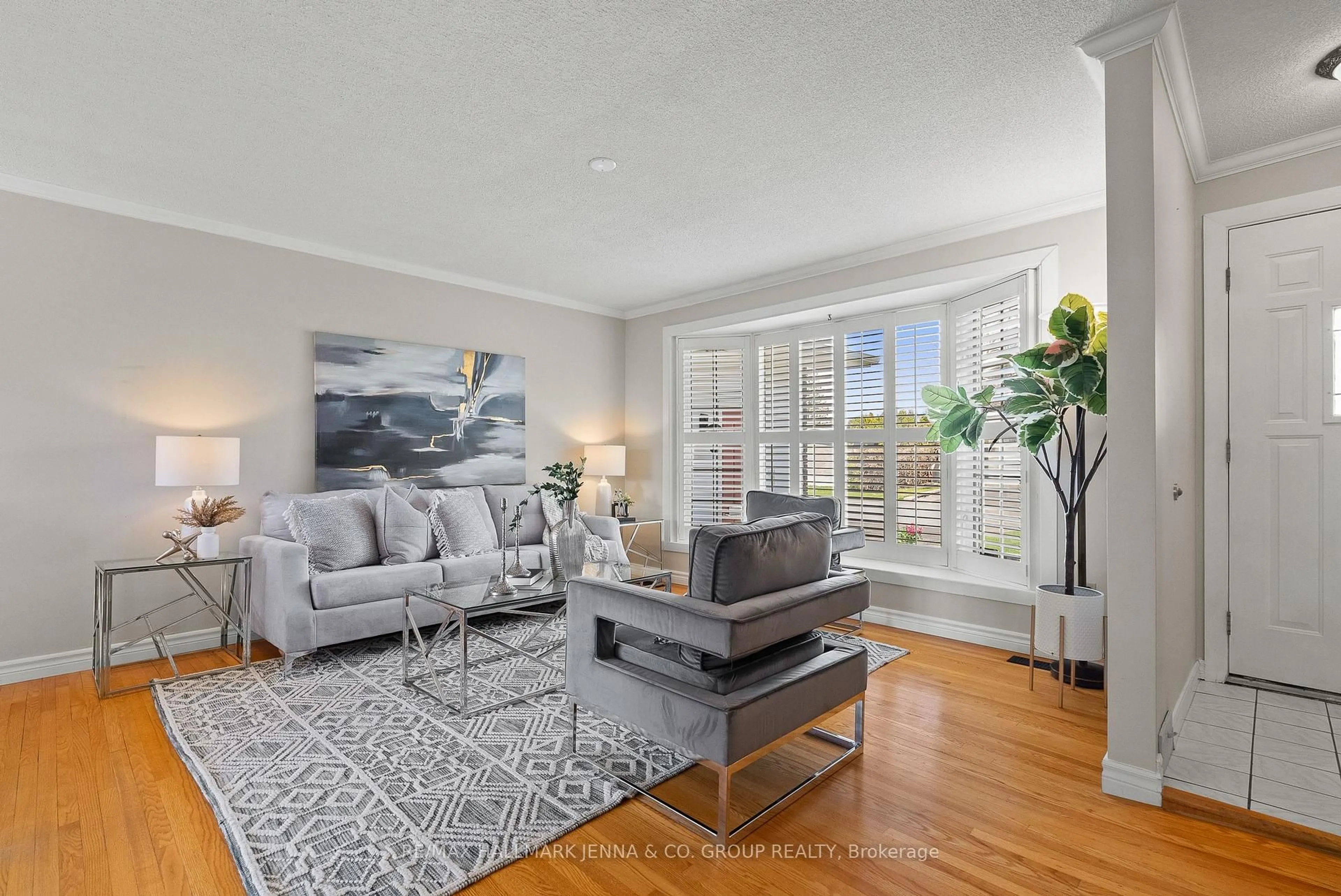 Living room with furniture, unknown for 29 Kingsbury Ave, Ottawa Ontario K2G 3E5