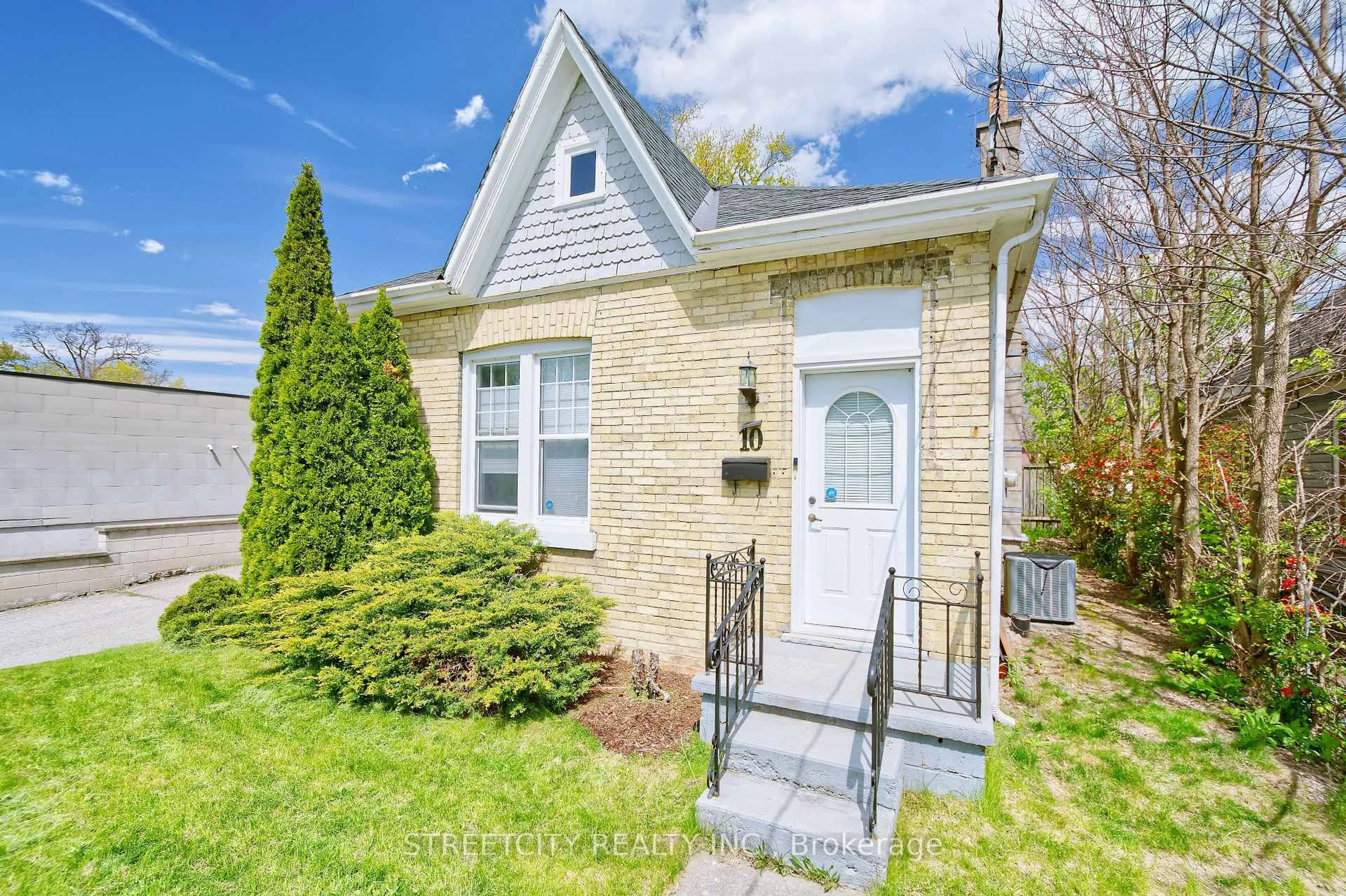 Unknown for 10 Pegler St, London East Ontario N5Z 2B5