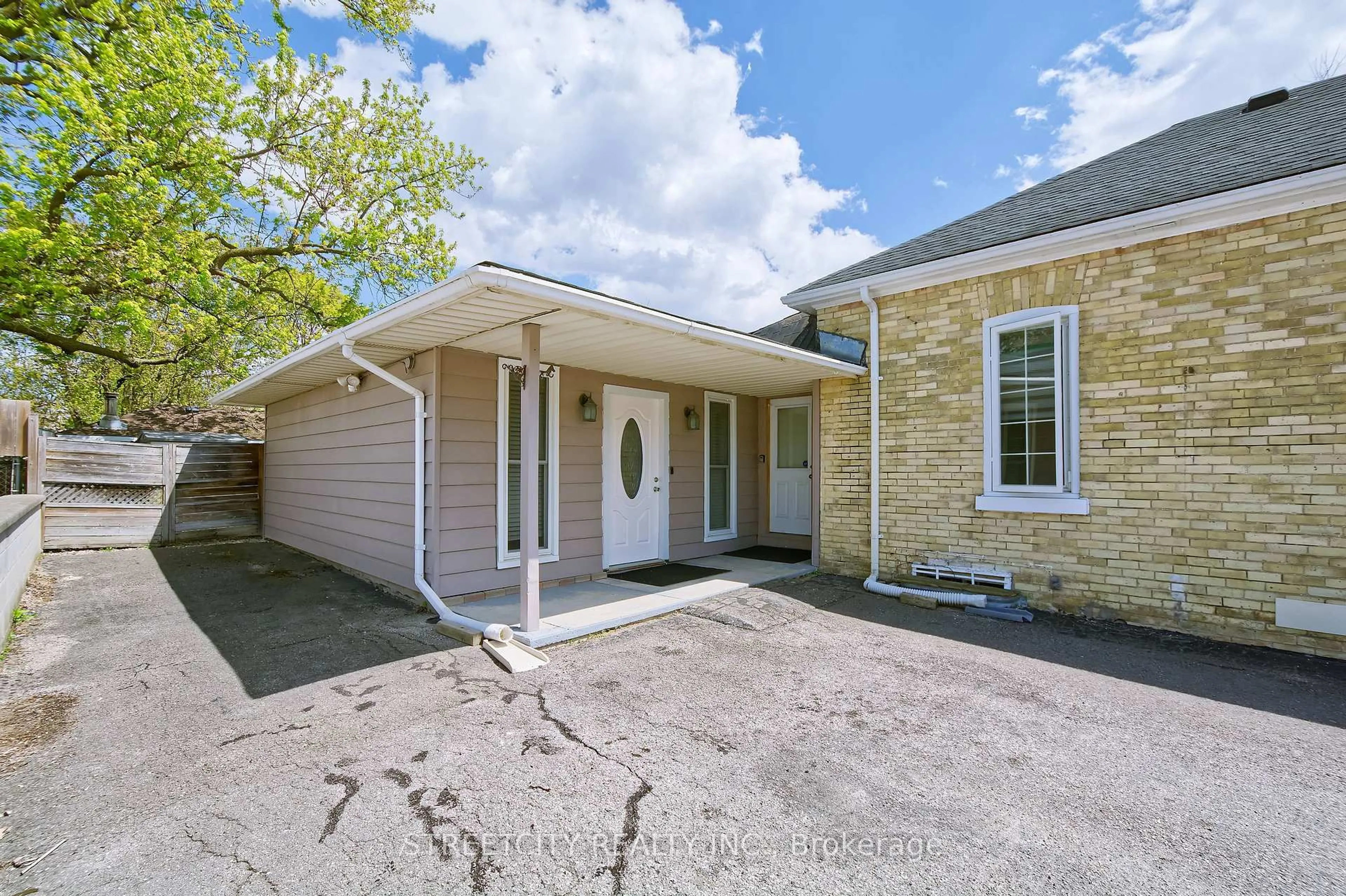 Unknown for 10 Pegler St, London East Ontario N5Z 2B5