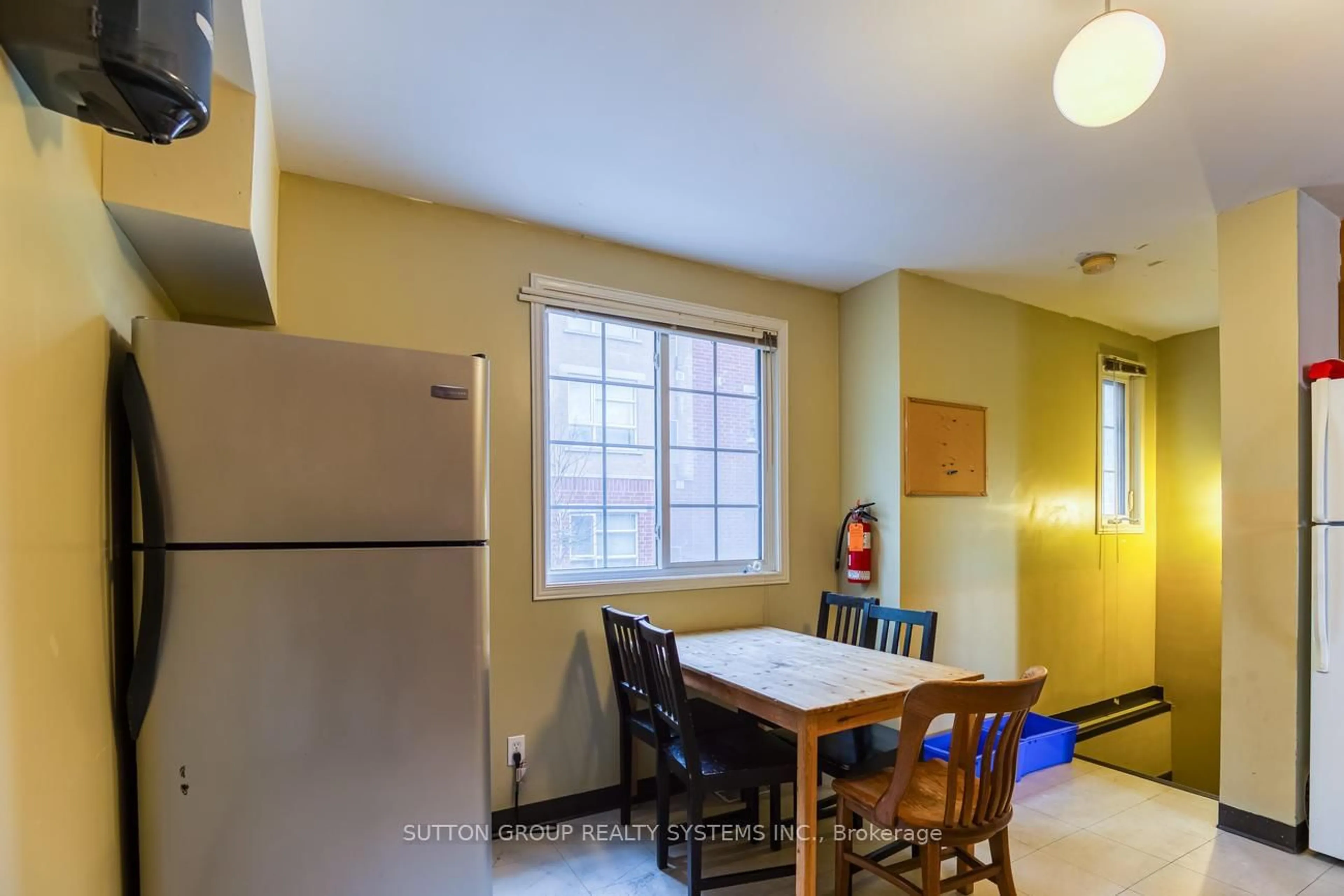 Standard kitchen, unknown for 360 Erb St, Waterloo Ontario N2L 1W6