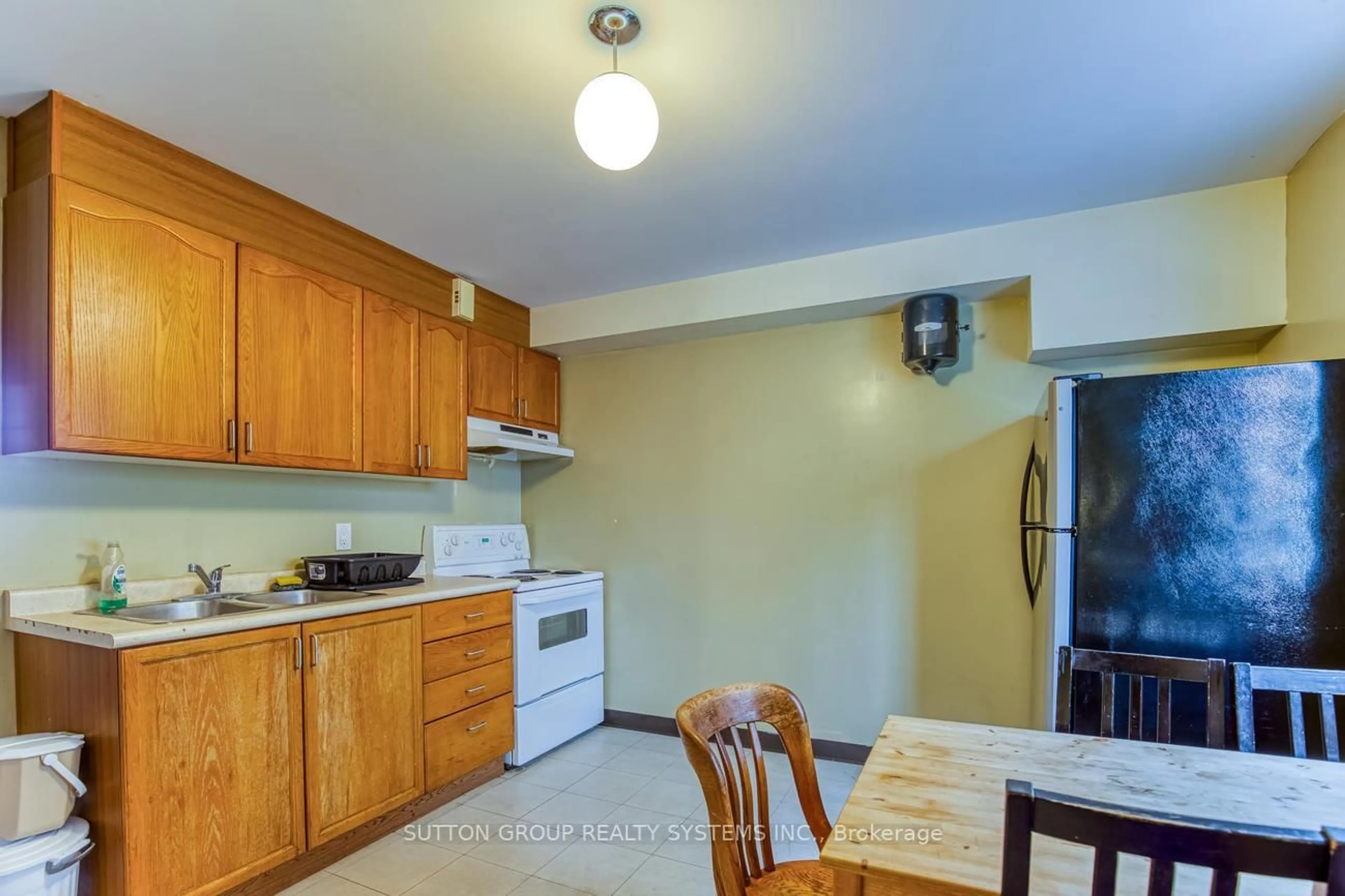 Standard kitchen, unknown for 360 Erb St, Waterloo Ontario N2L 1W6