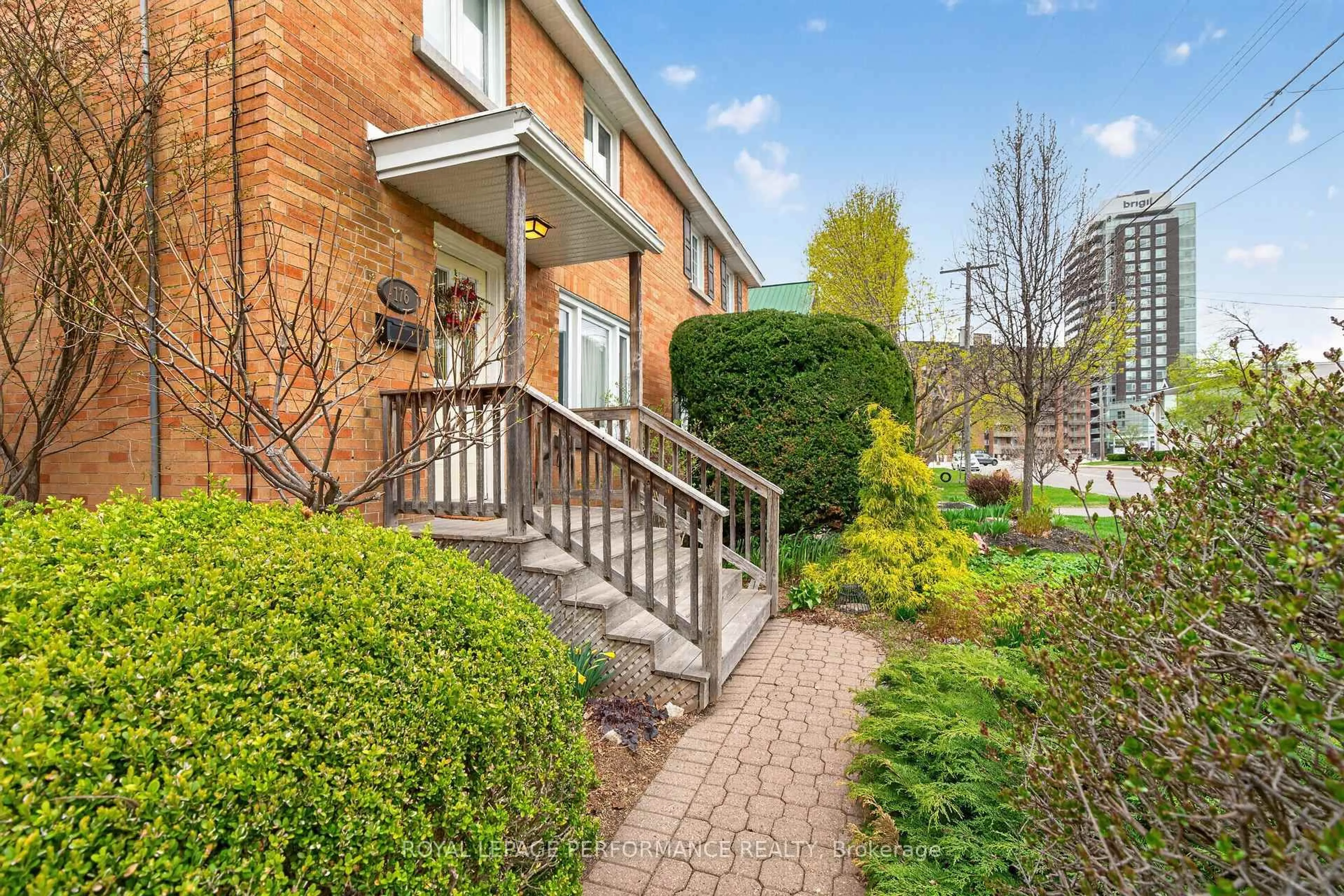 Patio, street for 176 Compton Ave, Ottawa Ontario K2B 5A7