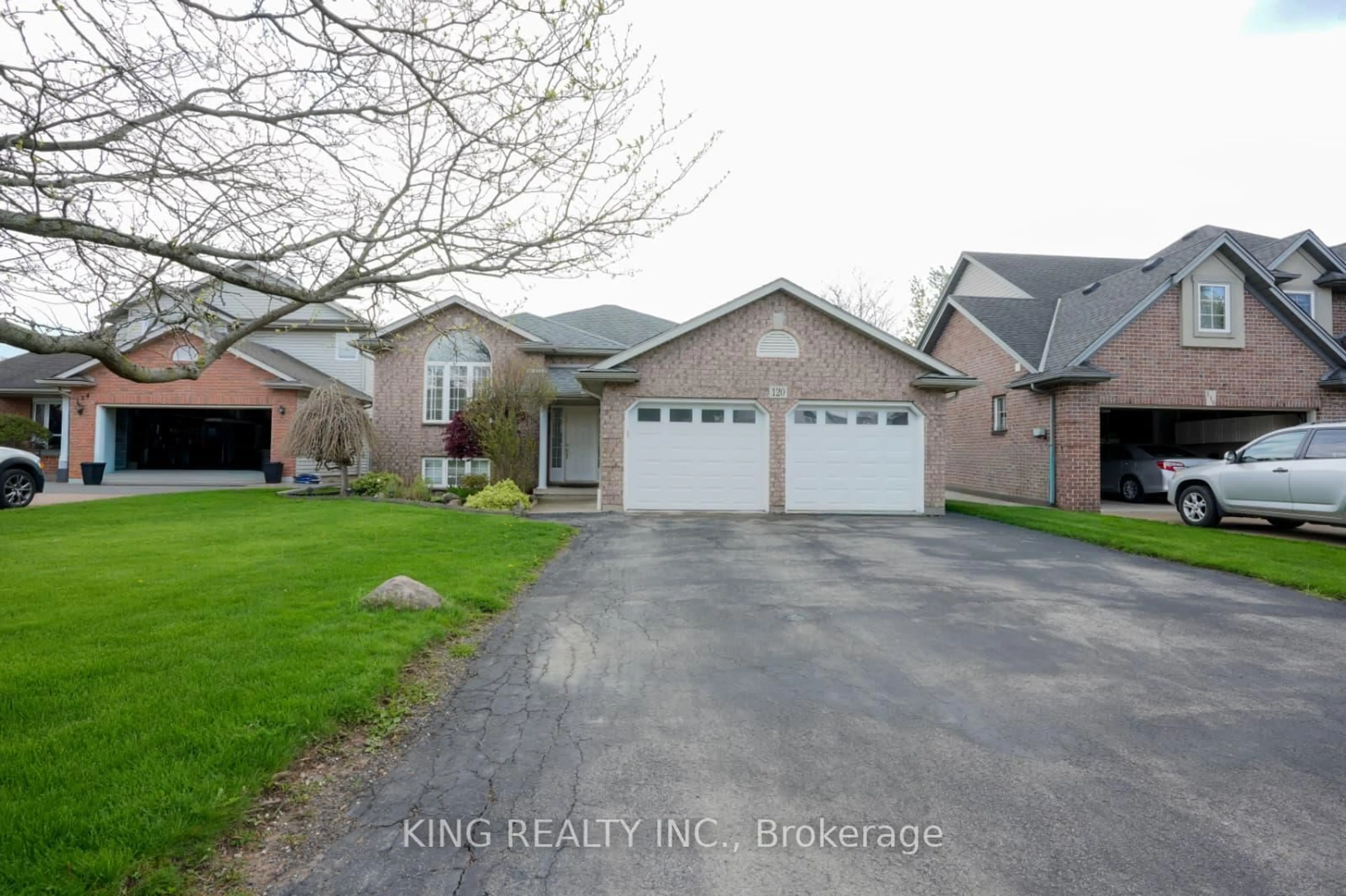 Home with brick exterior material, street for 120 REDWOOD Crt, Welland Ontario L3C 7C4