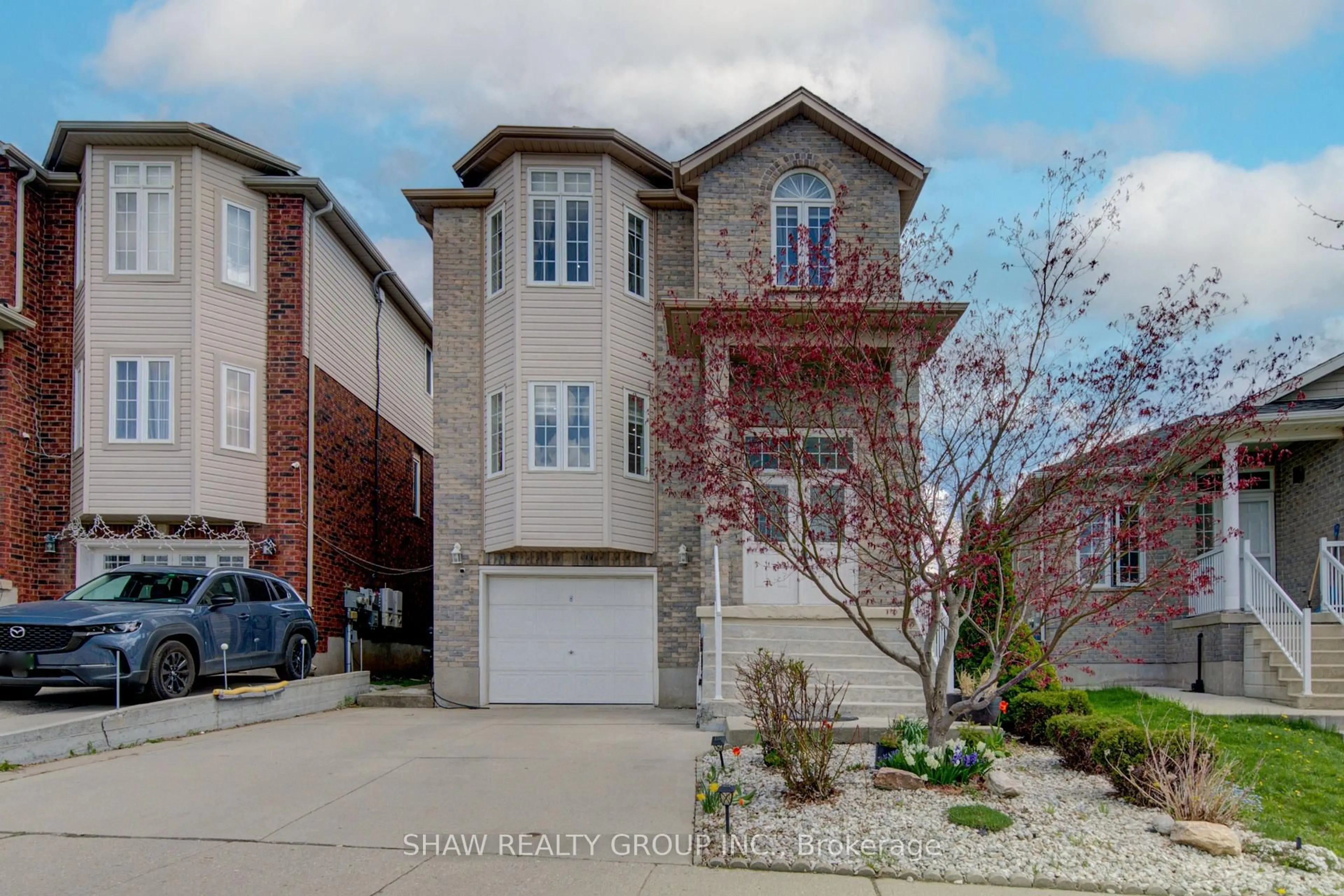 Home with brick exterior material, street for 32 Lena Cres, Cambridge Ontario N1R 8P4