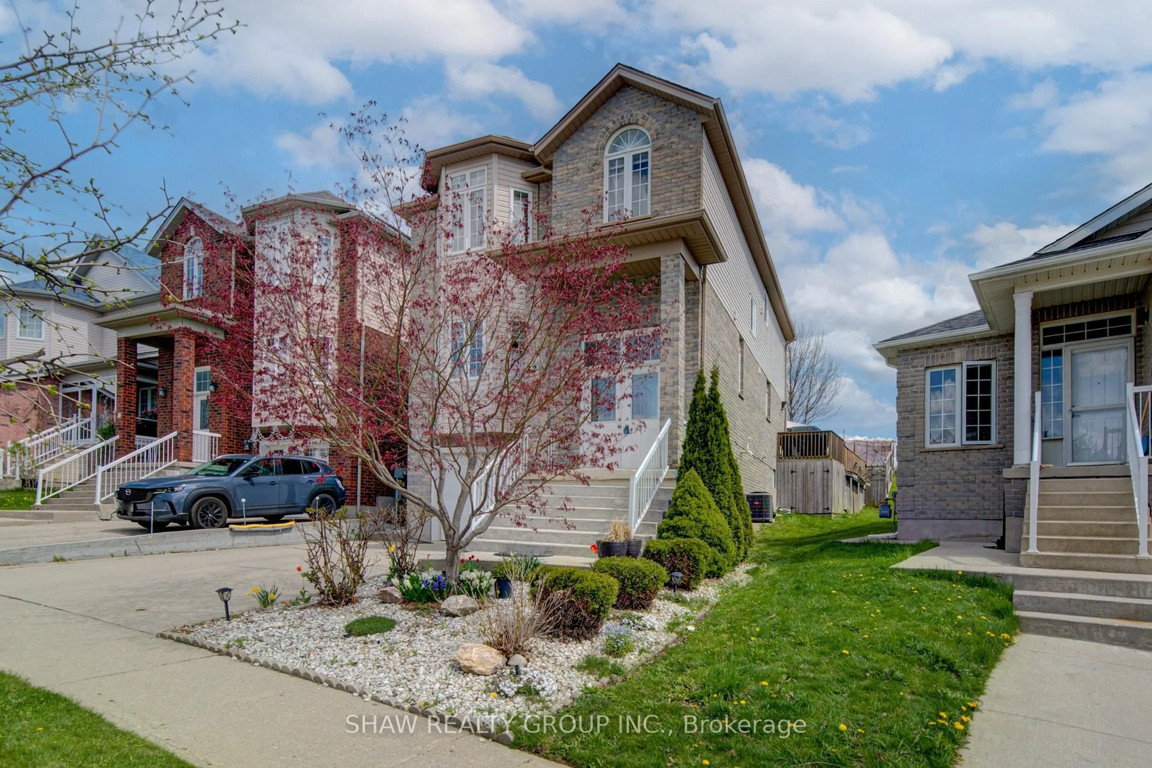 Home with brick exterior material, street for 32 Lena Cres, Cambridge Ontario N1R 8P4