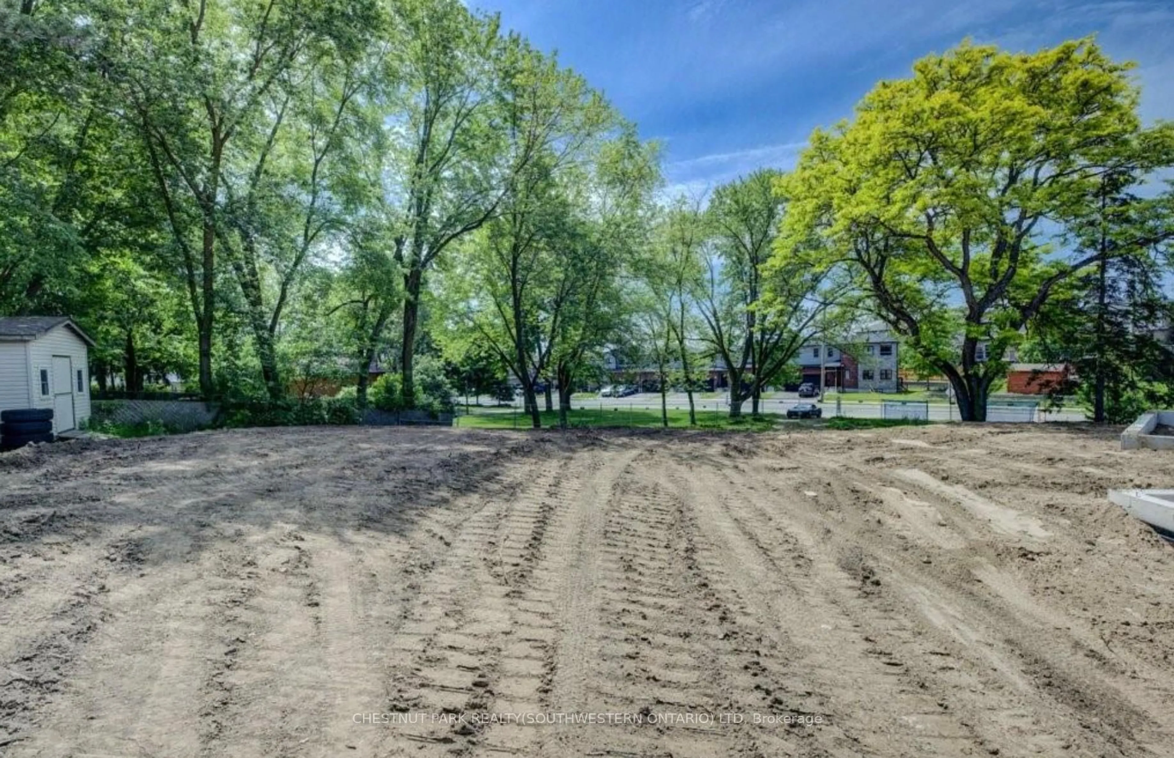 A pic from outside/outdoor area/front of a property/back of a property/a pic from drone, street for 416 Woolwich St, Waterloo Ontario N2K 2L3