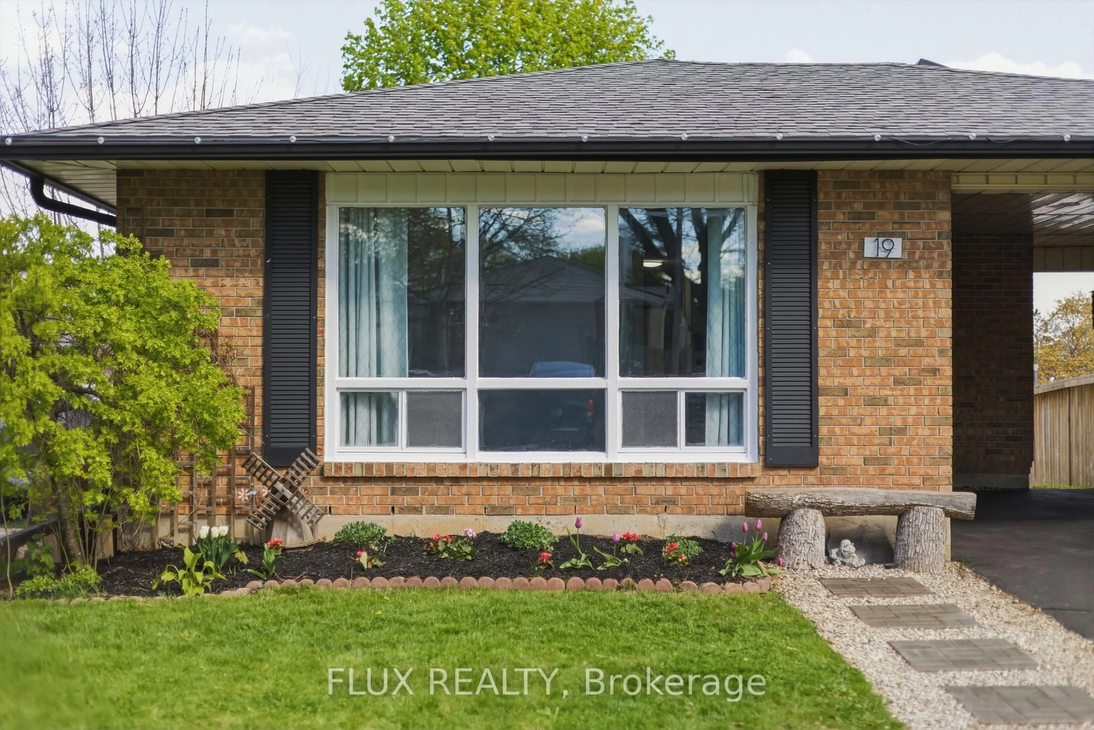Home with brick exterior material, street for 19 Greendale Cres, Waterloo Ontario N2A 2R5