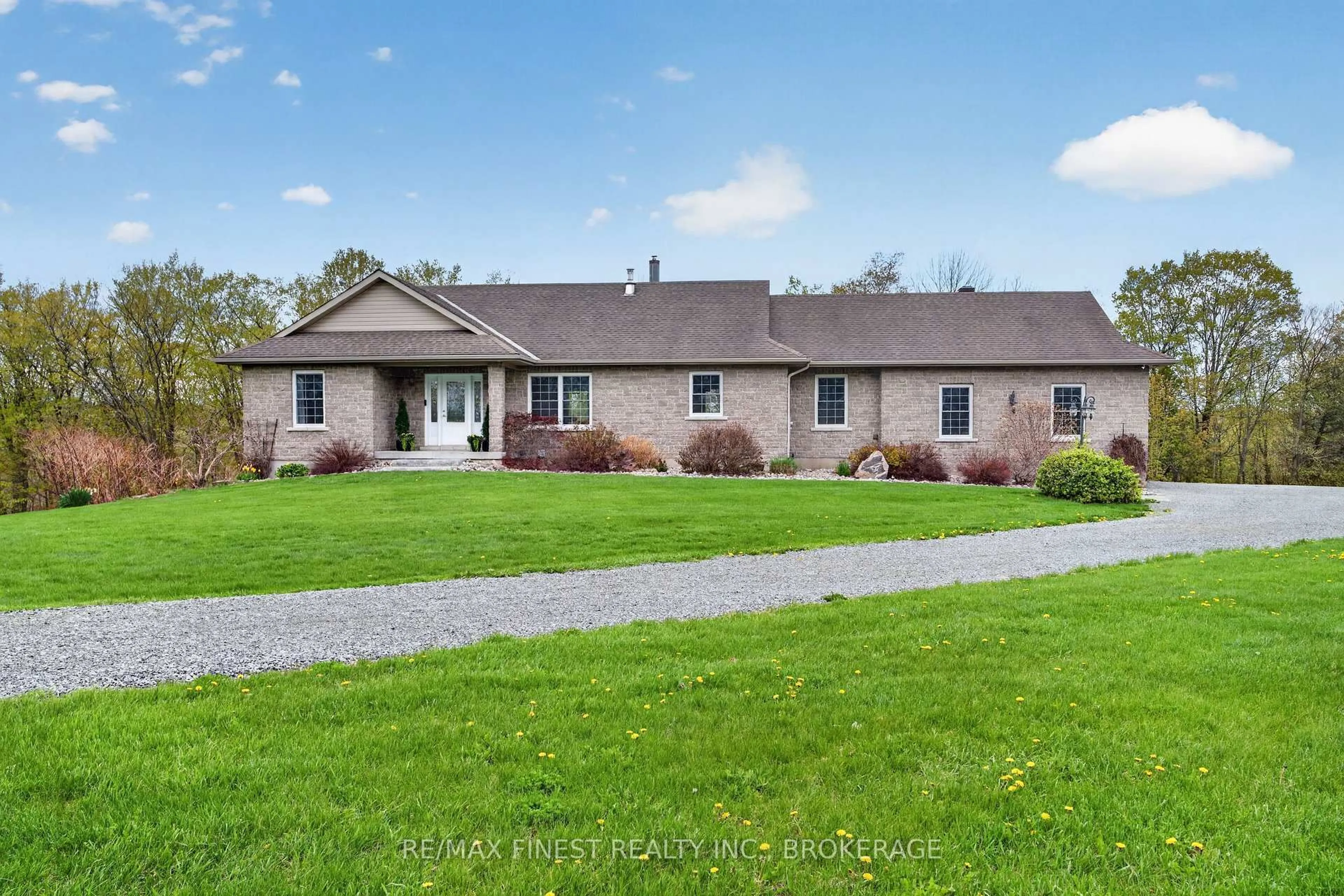 A pic from outside/outdoor area/front of a property/back of a property/a pic from drone, unknown for 2548 Sands Rd, Battersea Ontario K0H 1H0