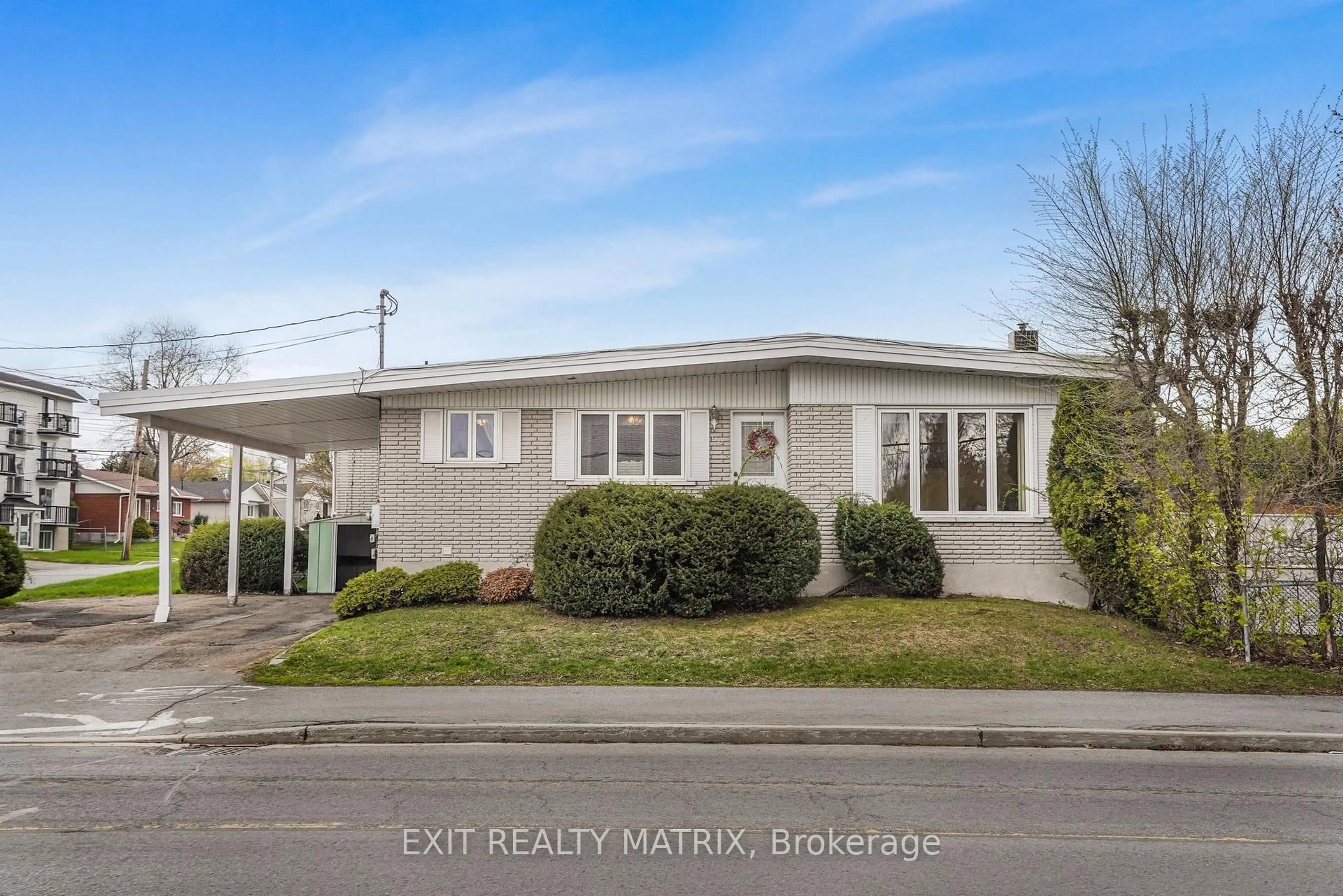 Home with vinyl exterior material, street for 1380 Lansdowne St, Hawkesbury Ontario K6A 1J4