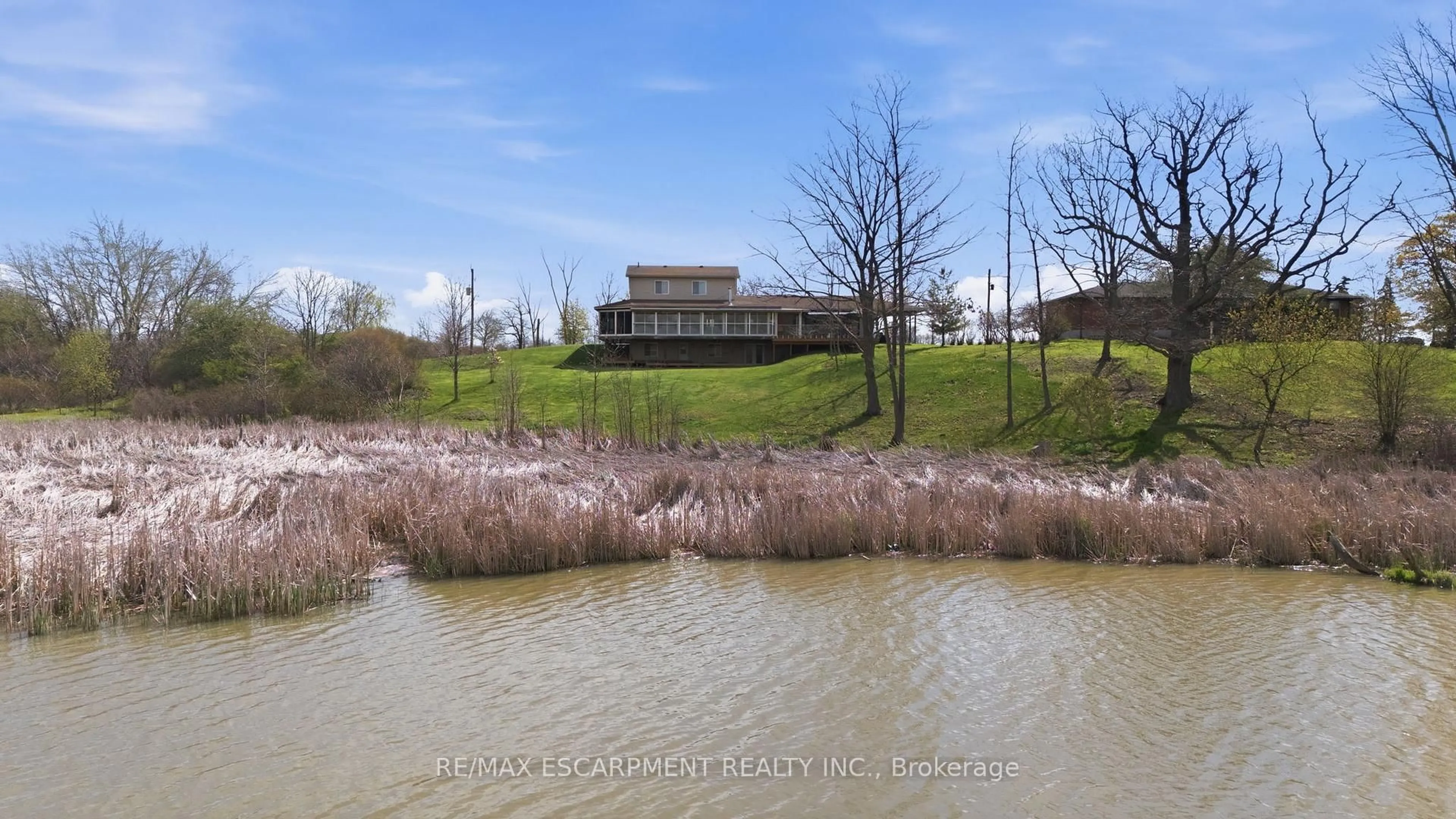 Blurry image for 111 Erie St, Haldimand Ontario N0A 1L0