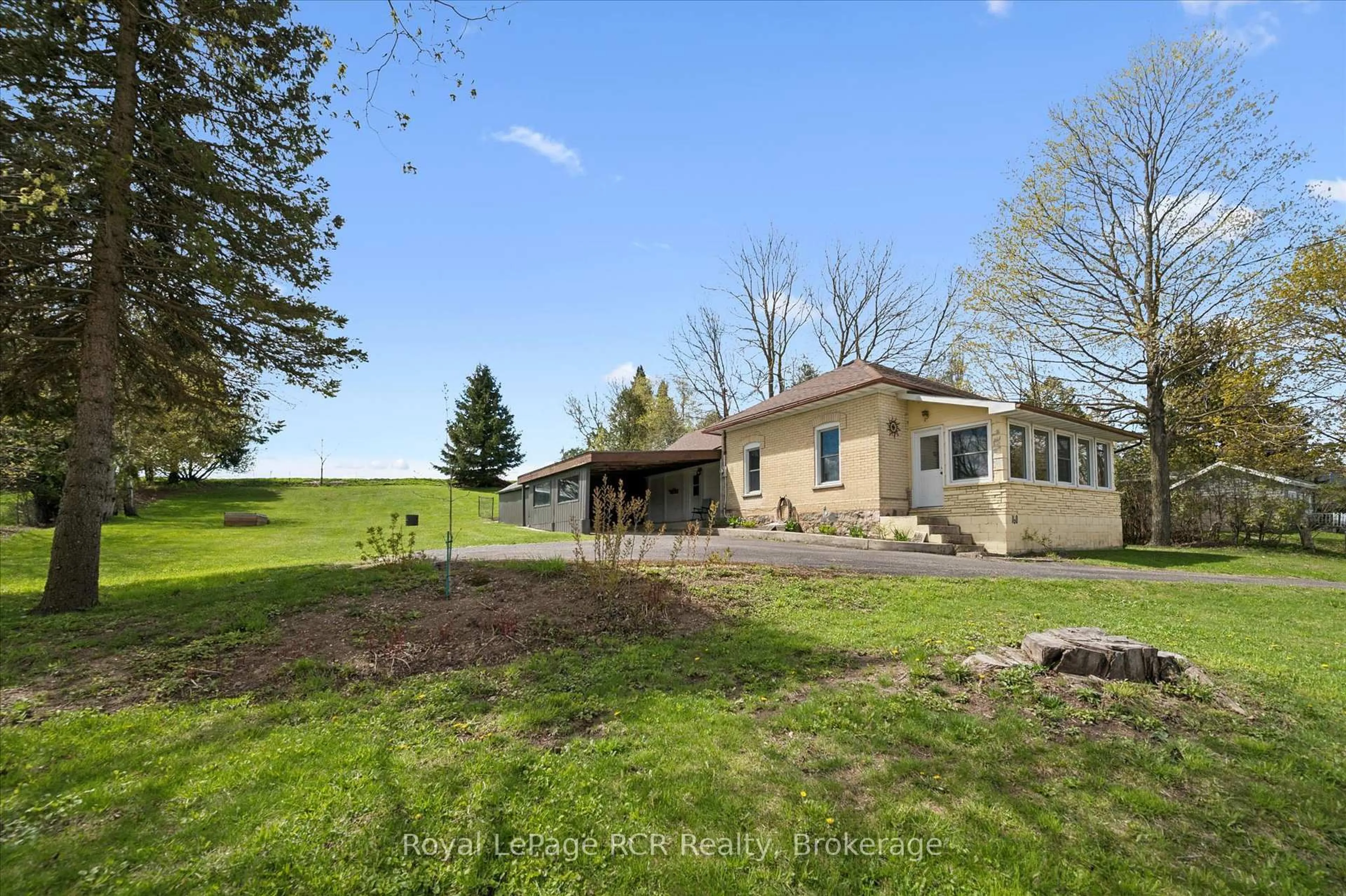 A pic from outside/outdoor area/front of a property/back of a property/a pic from drone, water/lake/river/ocean view for 160 Murphy St, Wellington North Ontario N0G 2L3