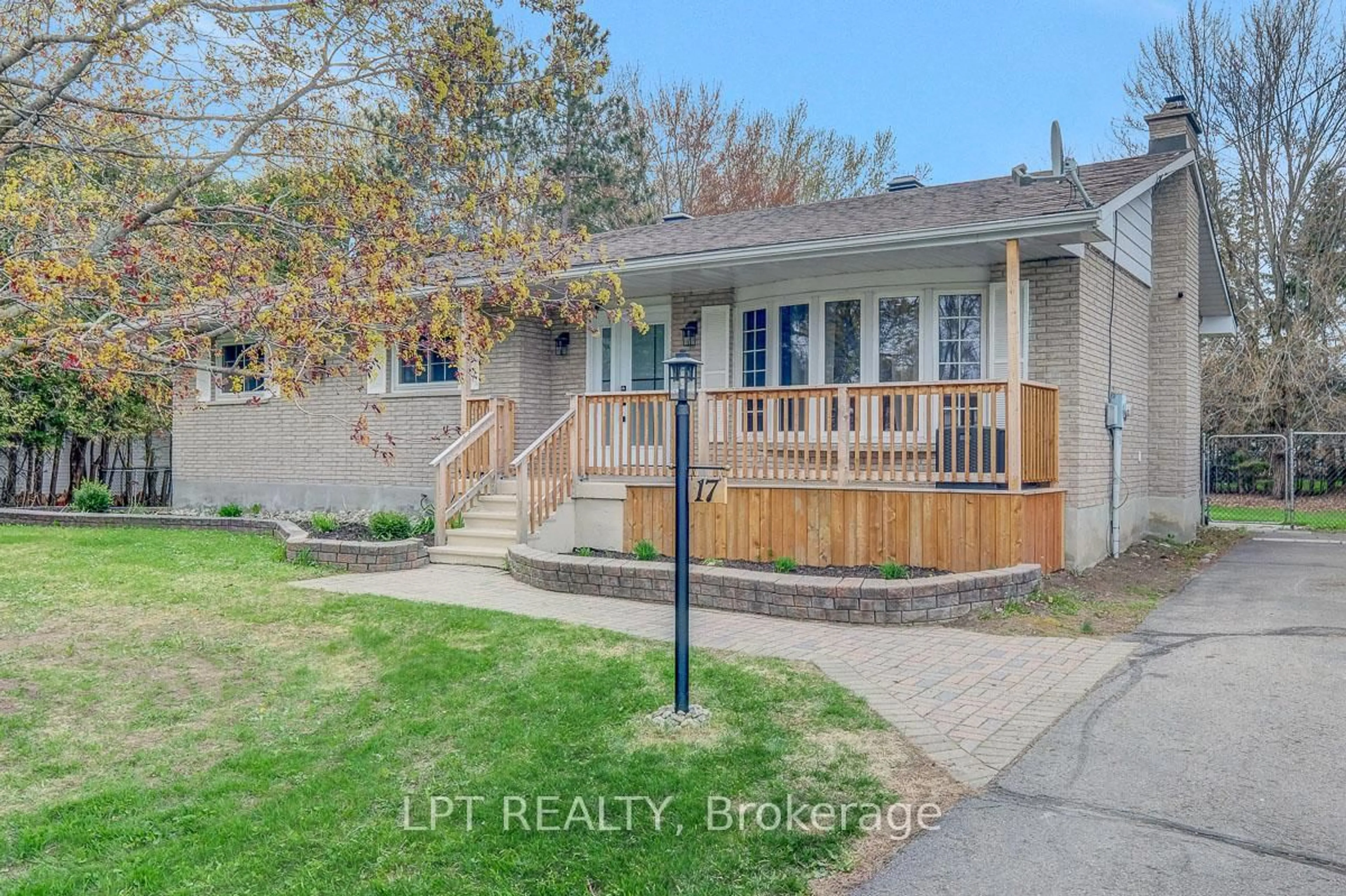 Unknown for 17 George St, Russell Ontario K4R 1B9