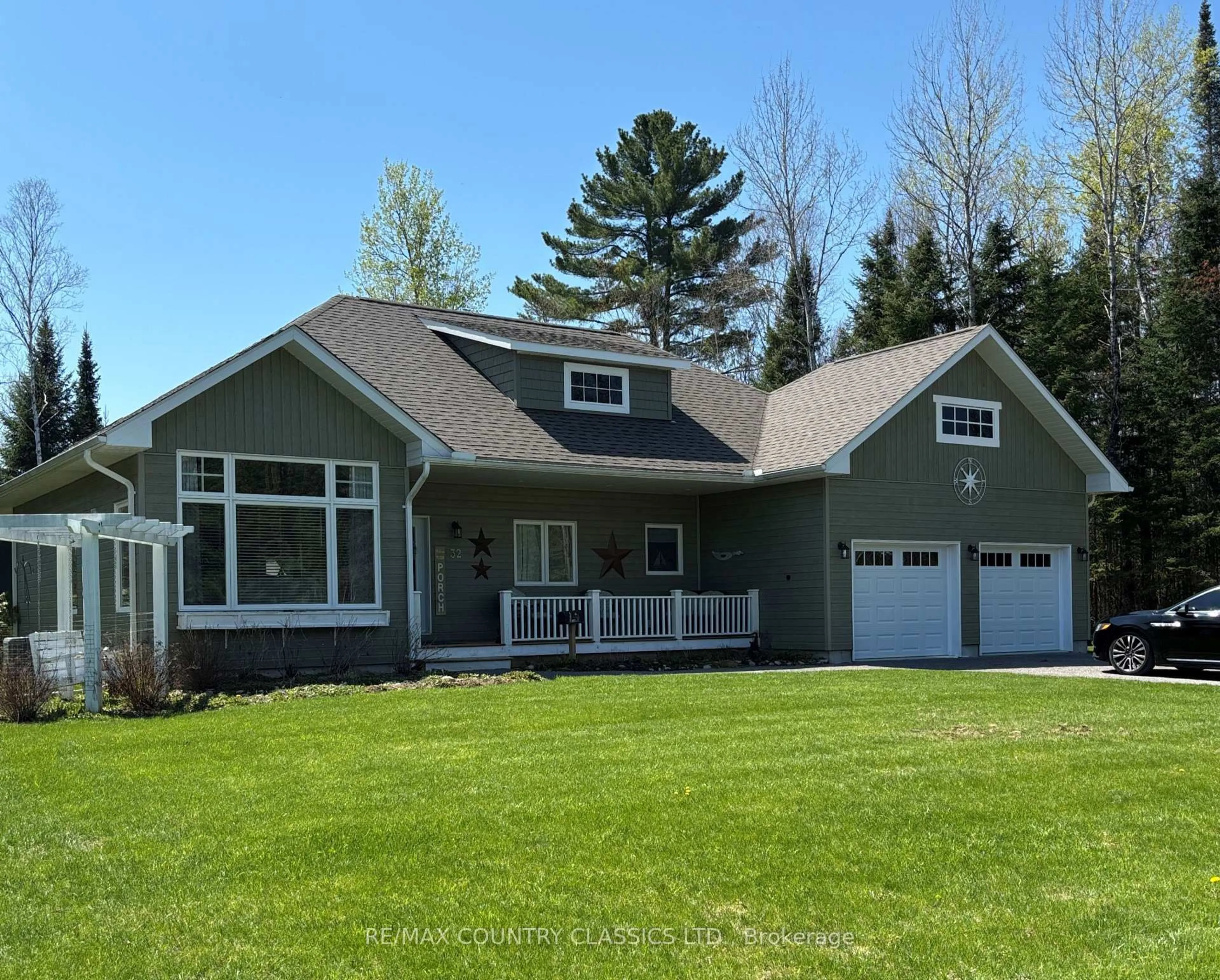 Home with vinyl exterior material, street for 32 Bancroft Ridge Dr, Bancroft Ontario K0L 1C0