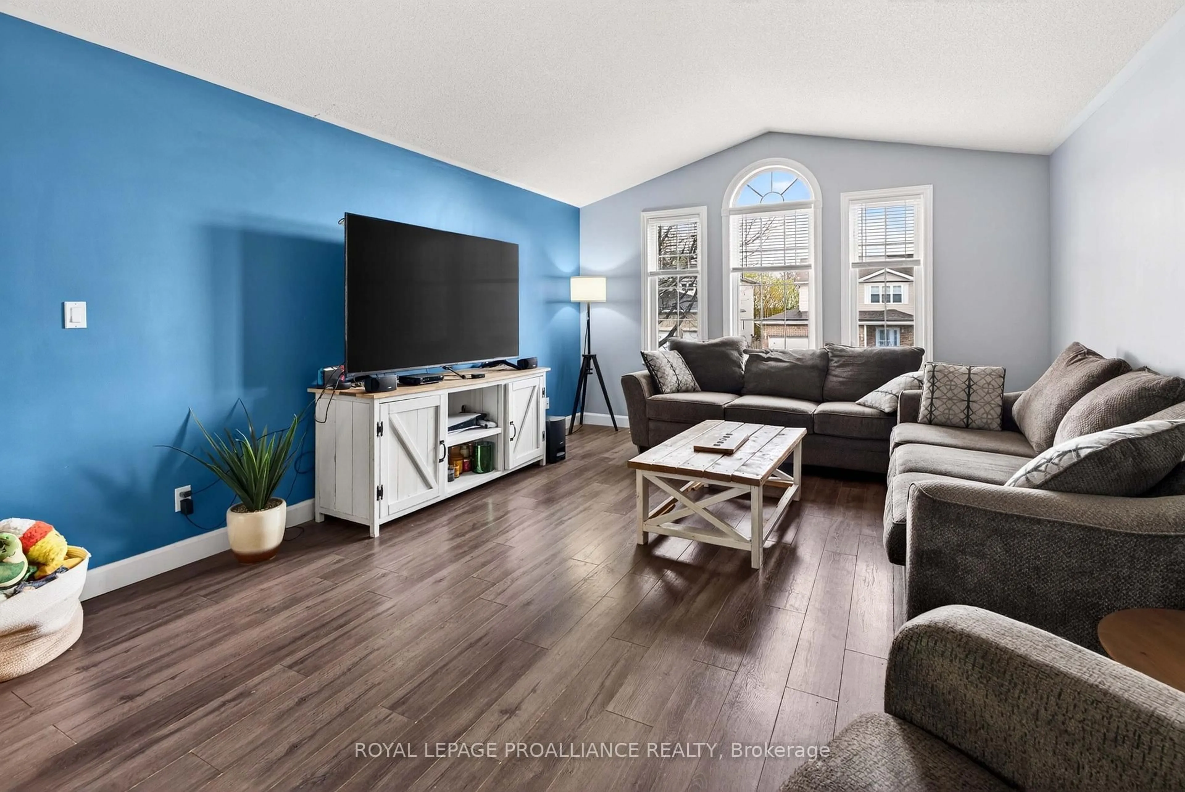 Living room with furniture, unknown for 733 Tanner Dr, Kingston Ontario K7M 8Y2