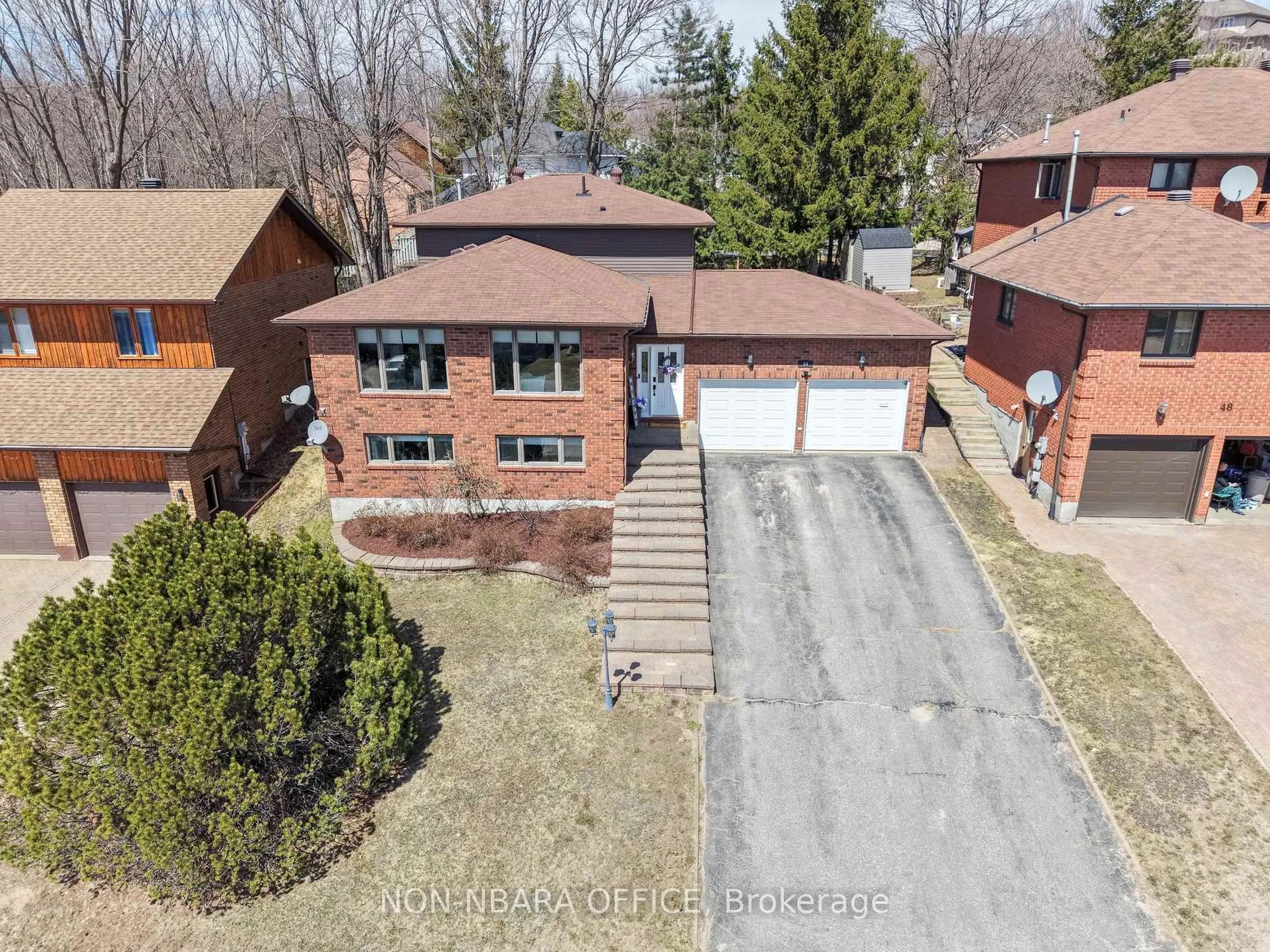 A pic from outside/outdoor area/front of a property/back of a property/a pic from drone, street for 44 Ellendale Dr, North Bay Ontario P1B 8X6