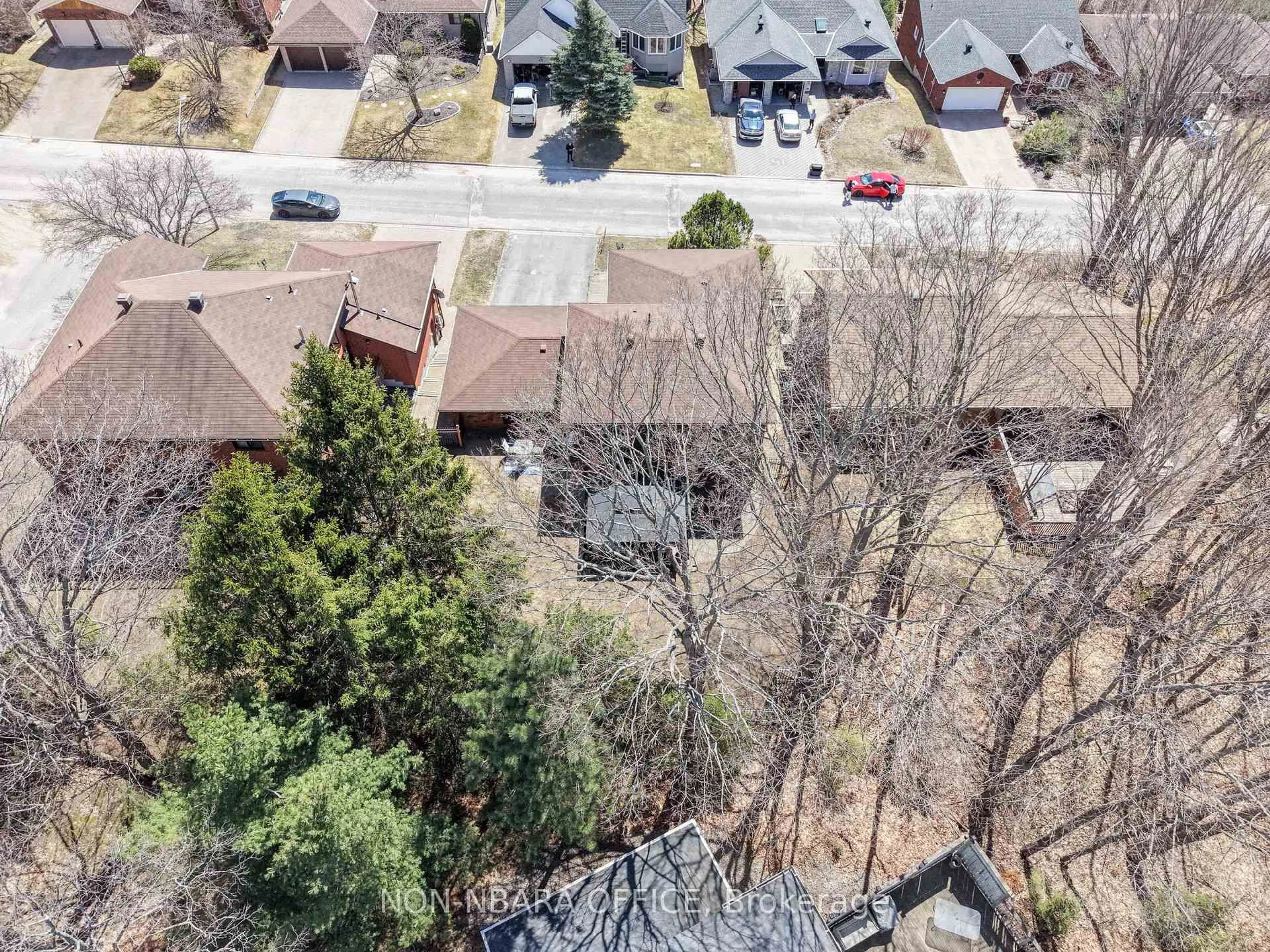 A pic from outside/outdoor area/front of a property/back of a property/a pic from drone, unknown for 44 Ellendale Dr, North Bay Ontario P1B 8X6