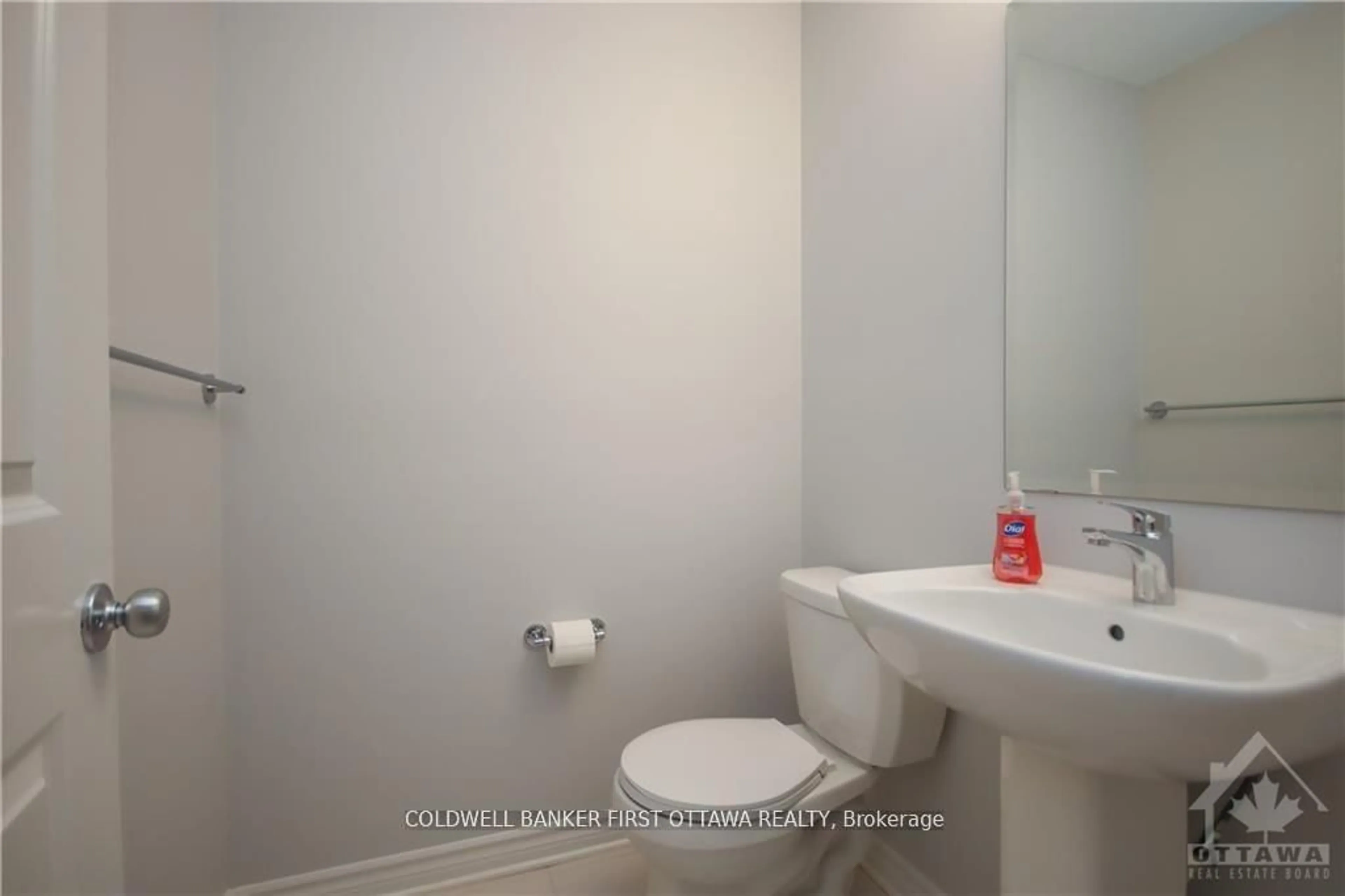 Standard bathroom, unknown for 144 ANGELONIA Cres, Ottawa Ontario K1T 0Y5