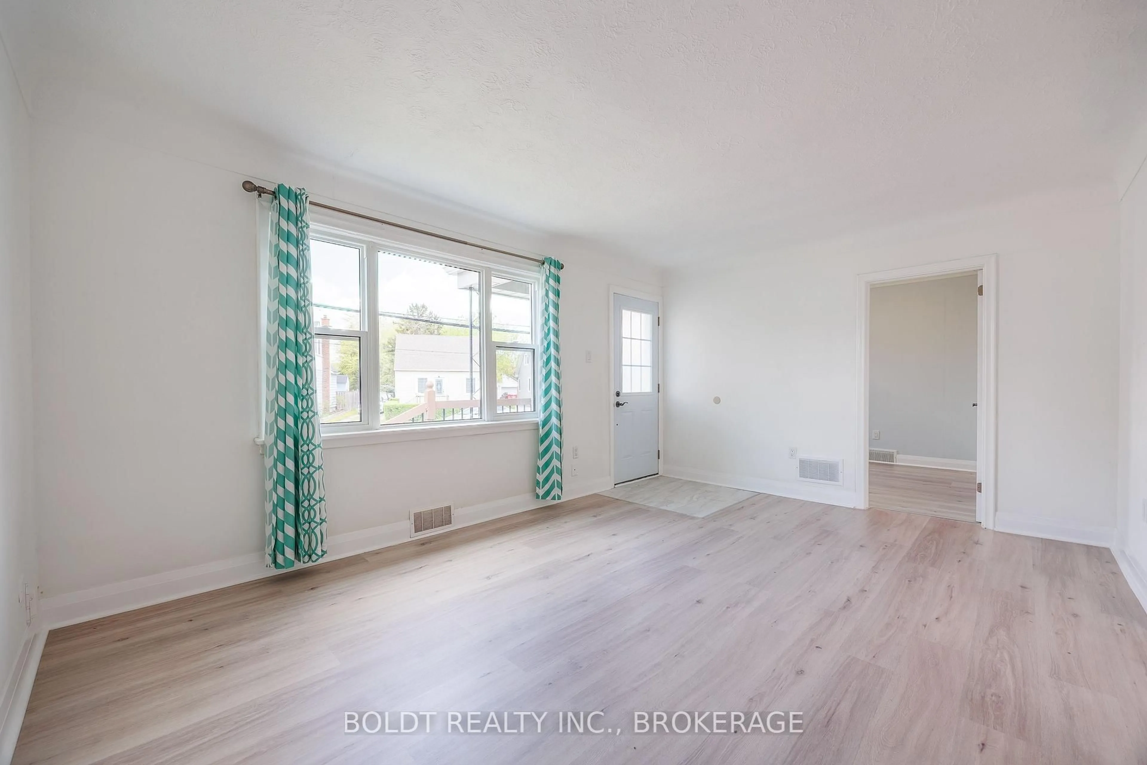 A pic of a room for 422 Welland Ave, St. Catharines Ontario L2M 5T8
