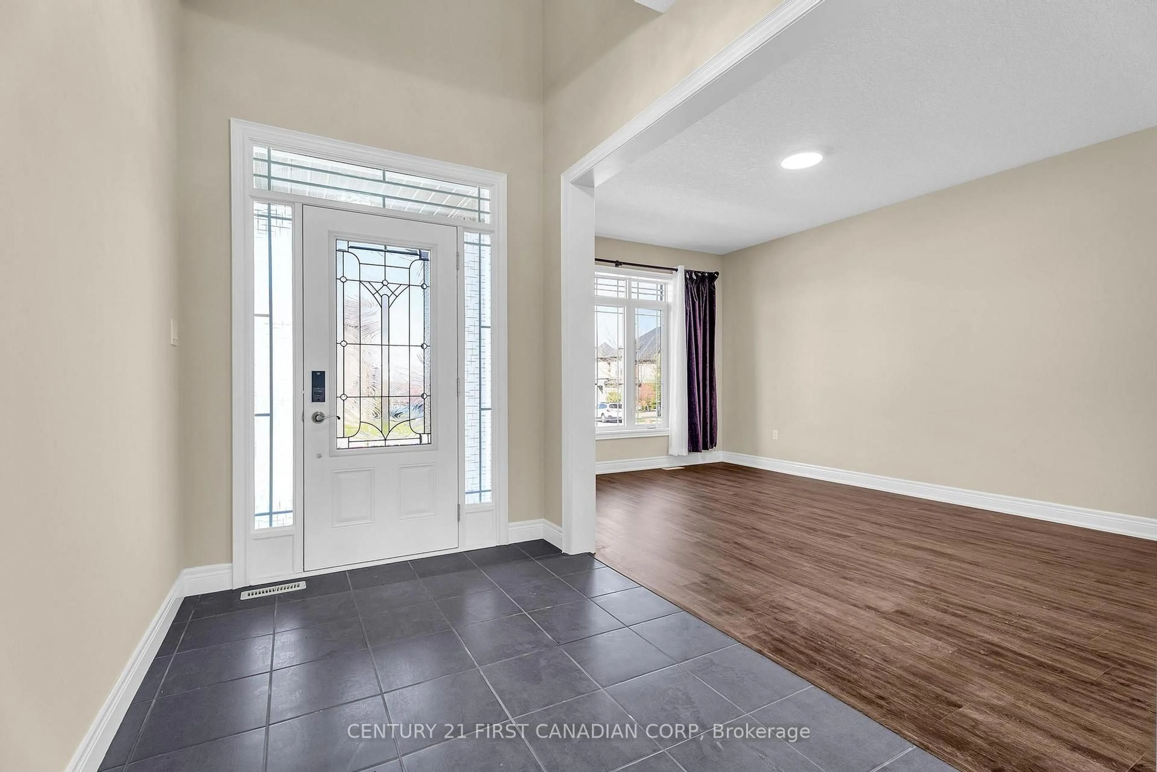 Indoor entryway for 111 Bradwell Chse, London North Ontario N6G 0P3