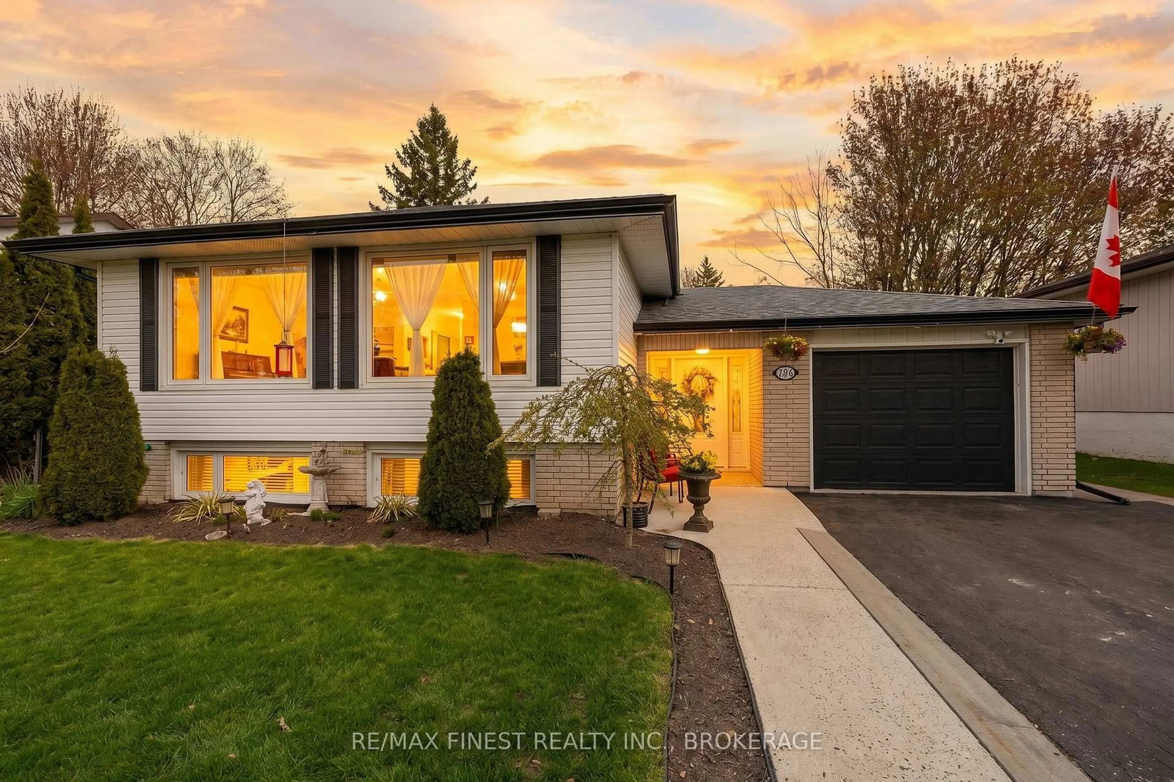Home with vinyl exterior material, street for 790 High Gate Park Dr, Kingston Ontario K7M 5Z8