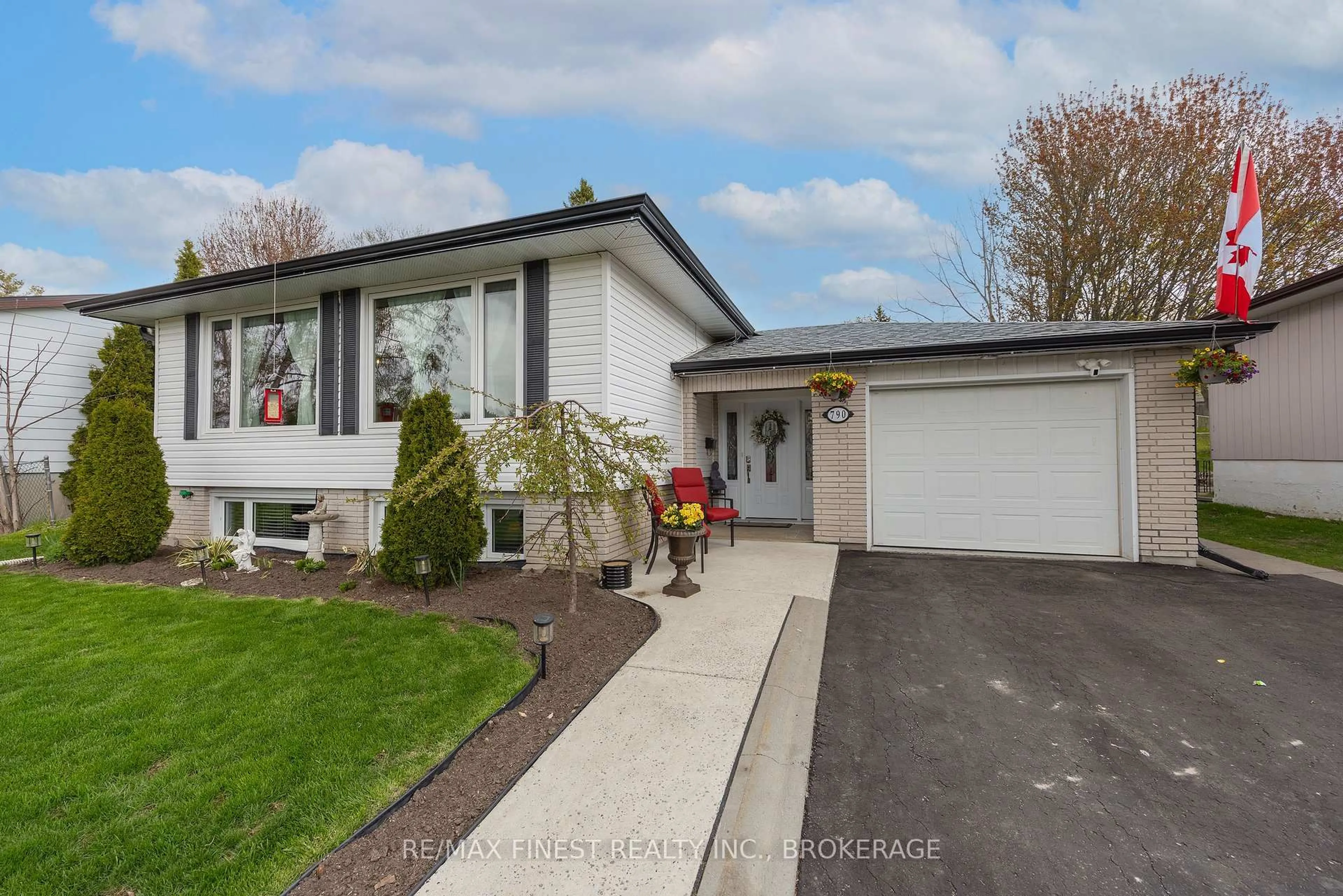 Home with vinyl exterior material, street for 790 High Gate Park Dr, Kingston Ontario K7M 5Z8