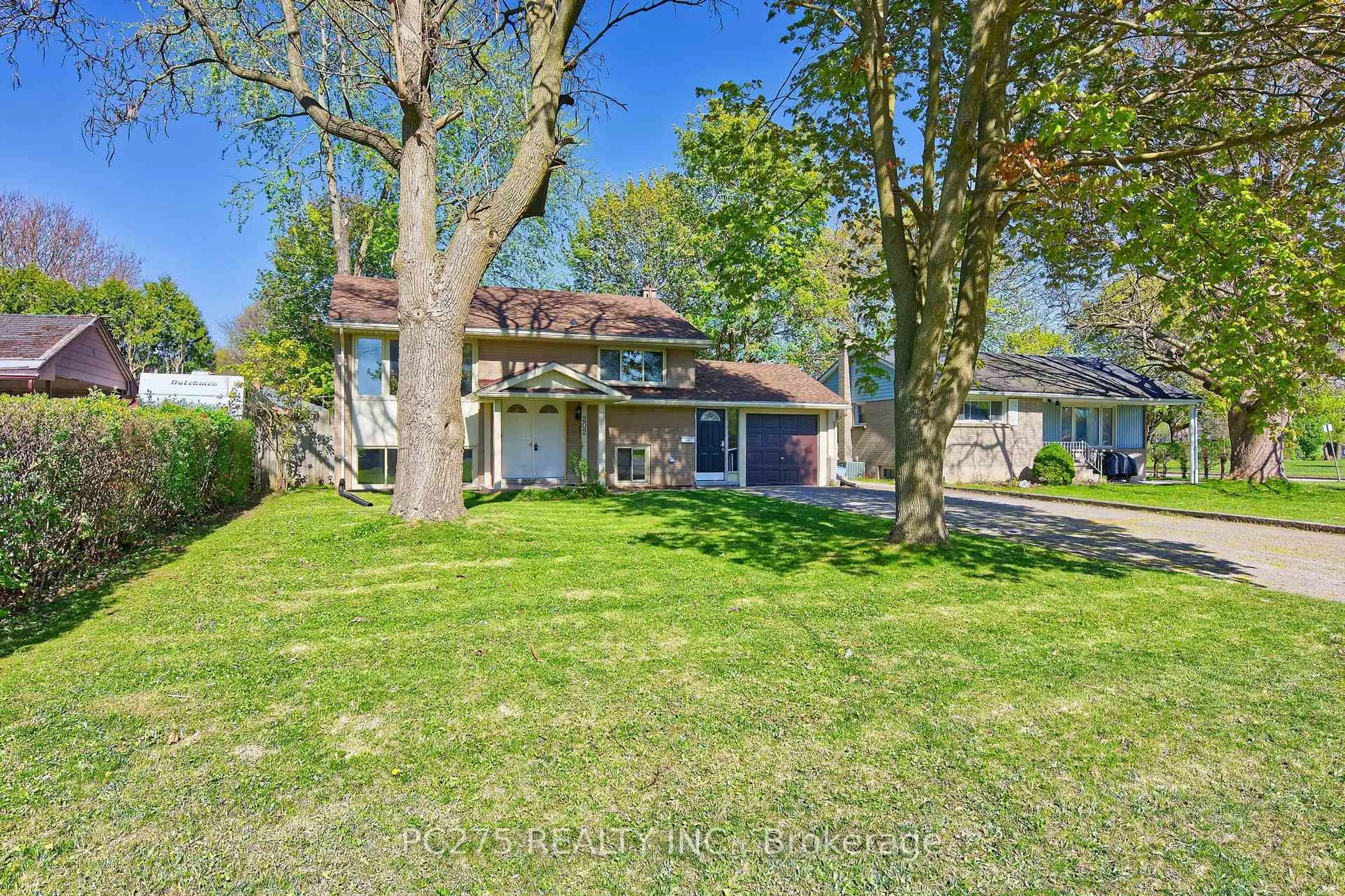 A pic from outside/outdoor area/front of a property/back of a property/a pic from drone, street for 202 Michaelmas St, London East Ontario N5Y 1N1