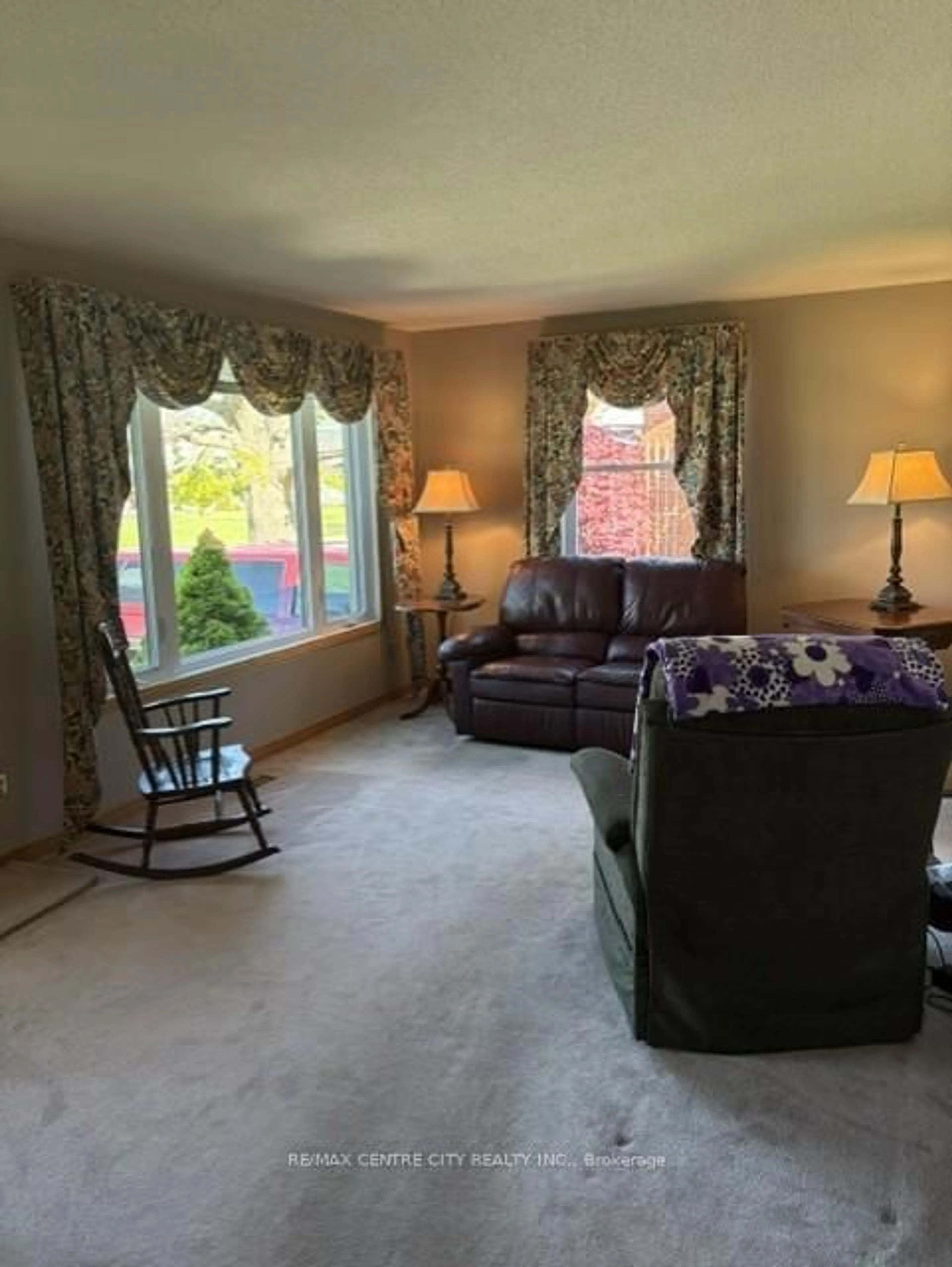 Living room with furniture, unknown for 28 Dieppe Dr, St. Thomas Ontario N5R 4G7