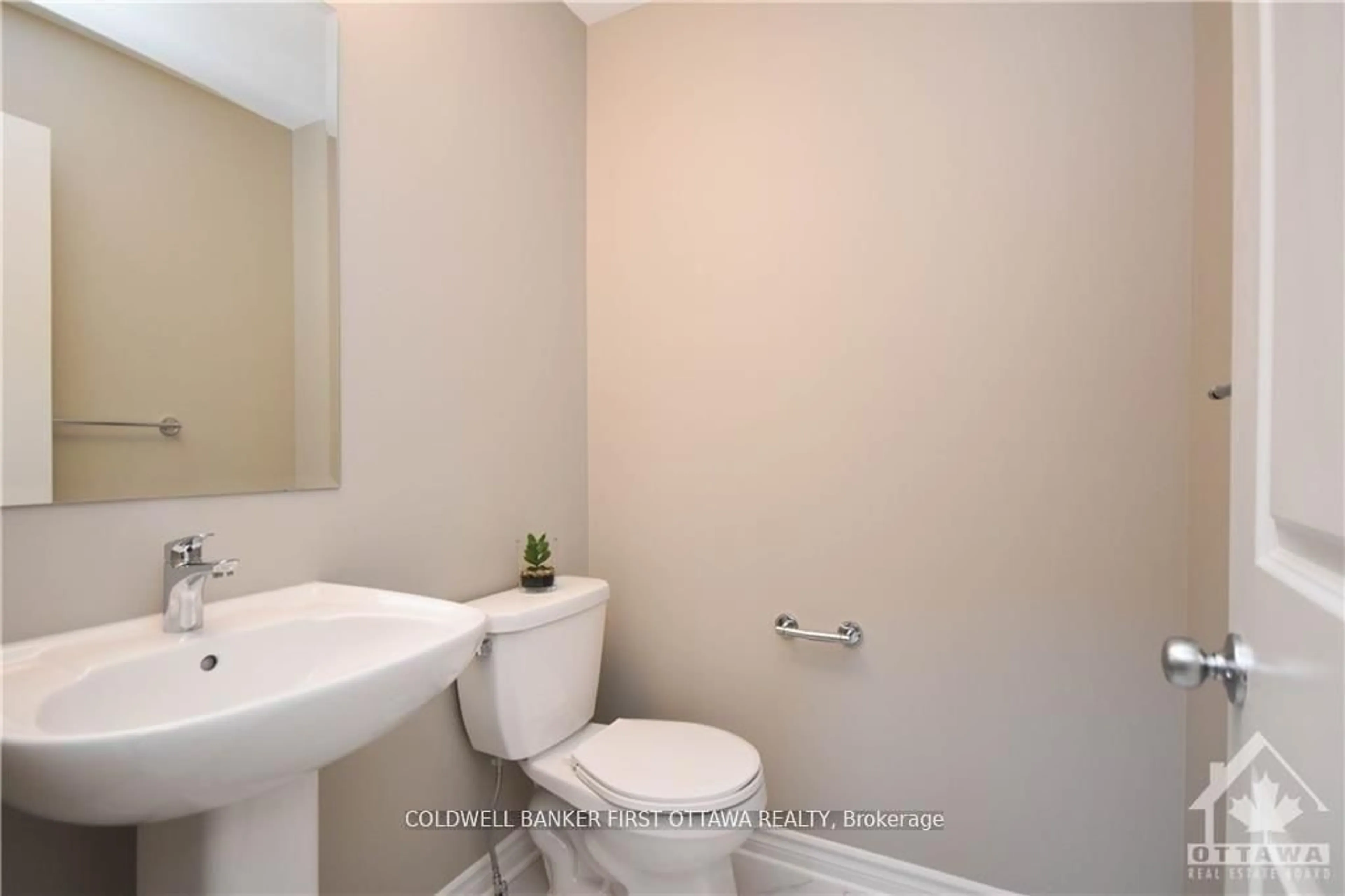 Standard bathroom, unknown for 183 ANGELONIA Cres, Ottawa Ontario K1T 0Y4