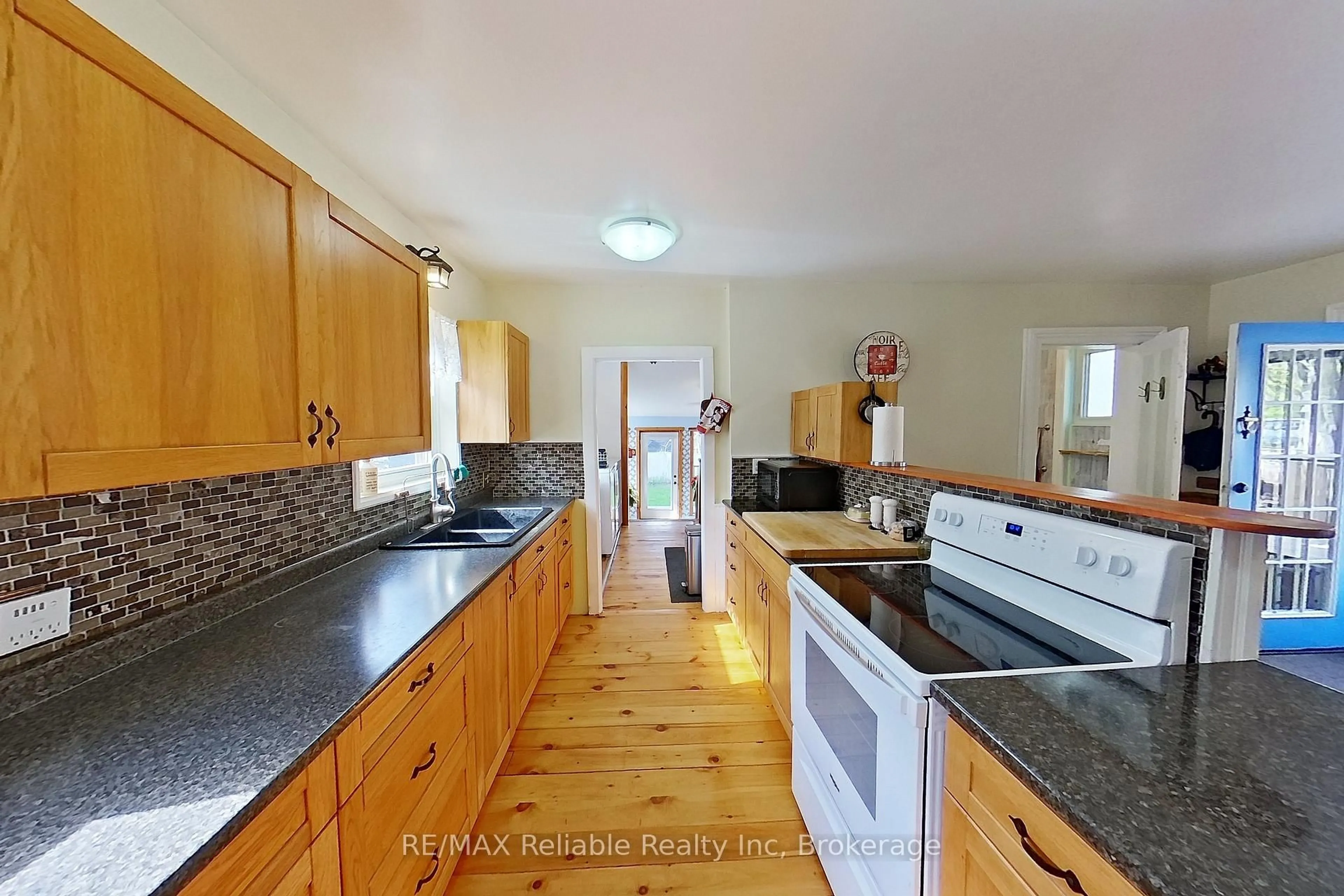 Standard kitchen, unknown for 32 Rattenbury St, Central Huron Ontario N0M 1L0