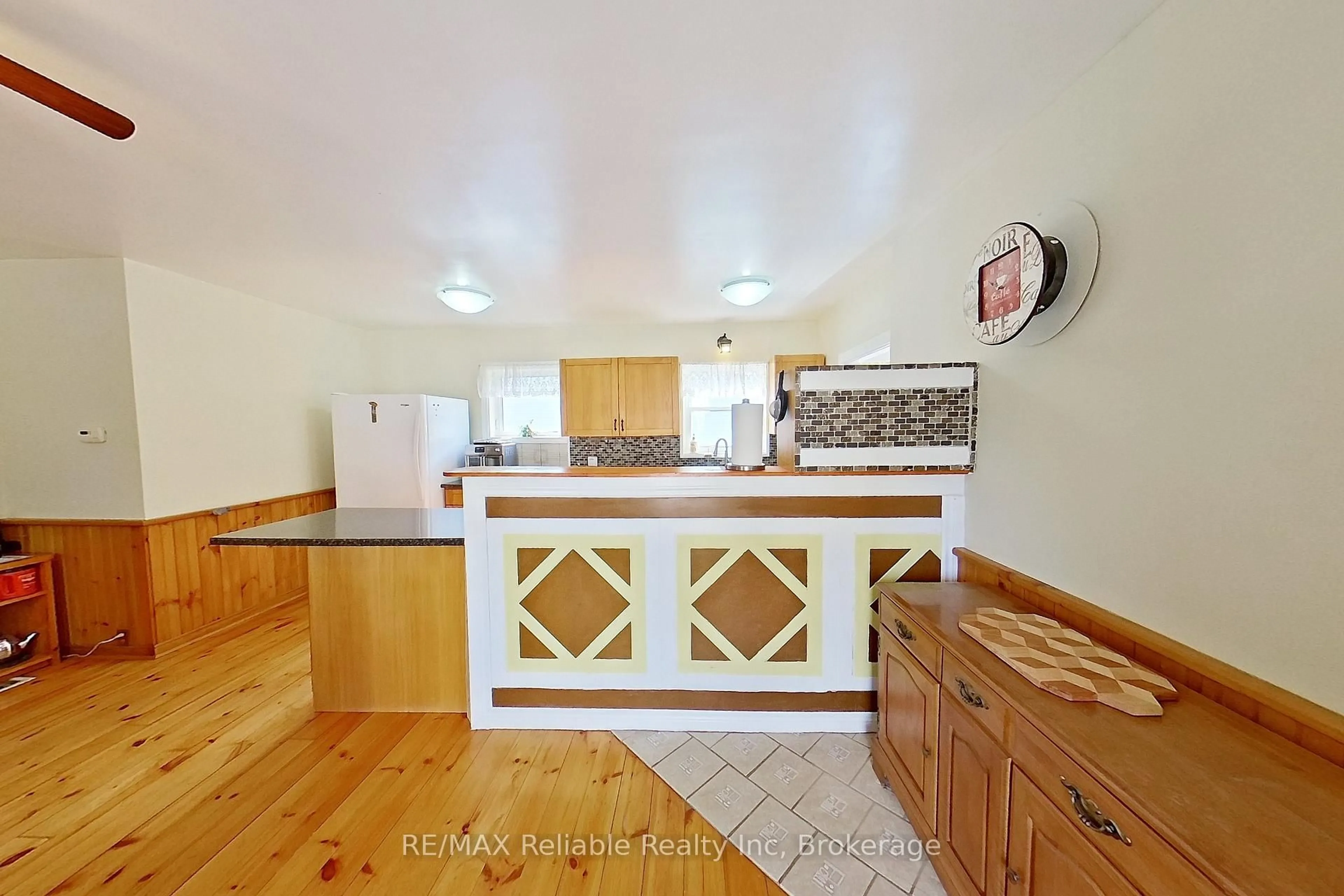 Standard kitchen, unknown for 32 Rattenbury St, Central Huron Ontario N0M 1L0