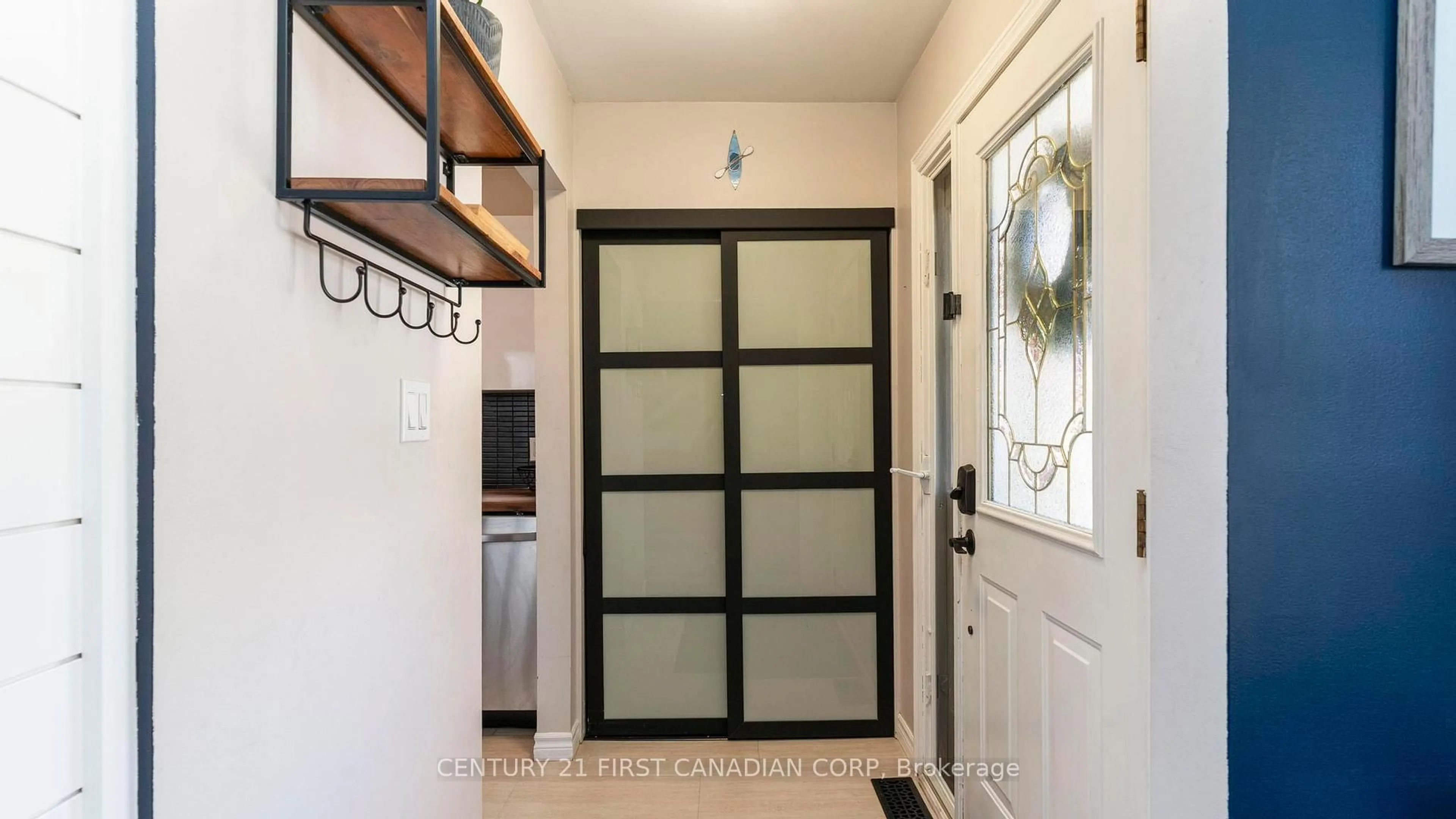Indoor entryway for 18 Witty Ave, Ingersoll Ontario N5C 3P1
