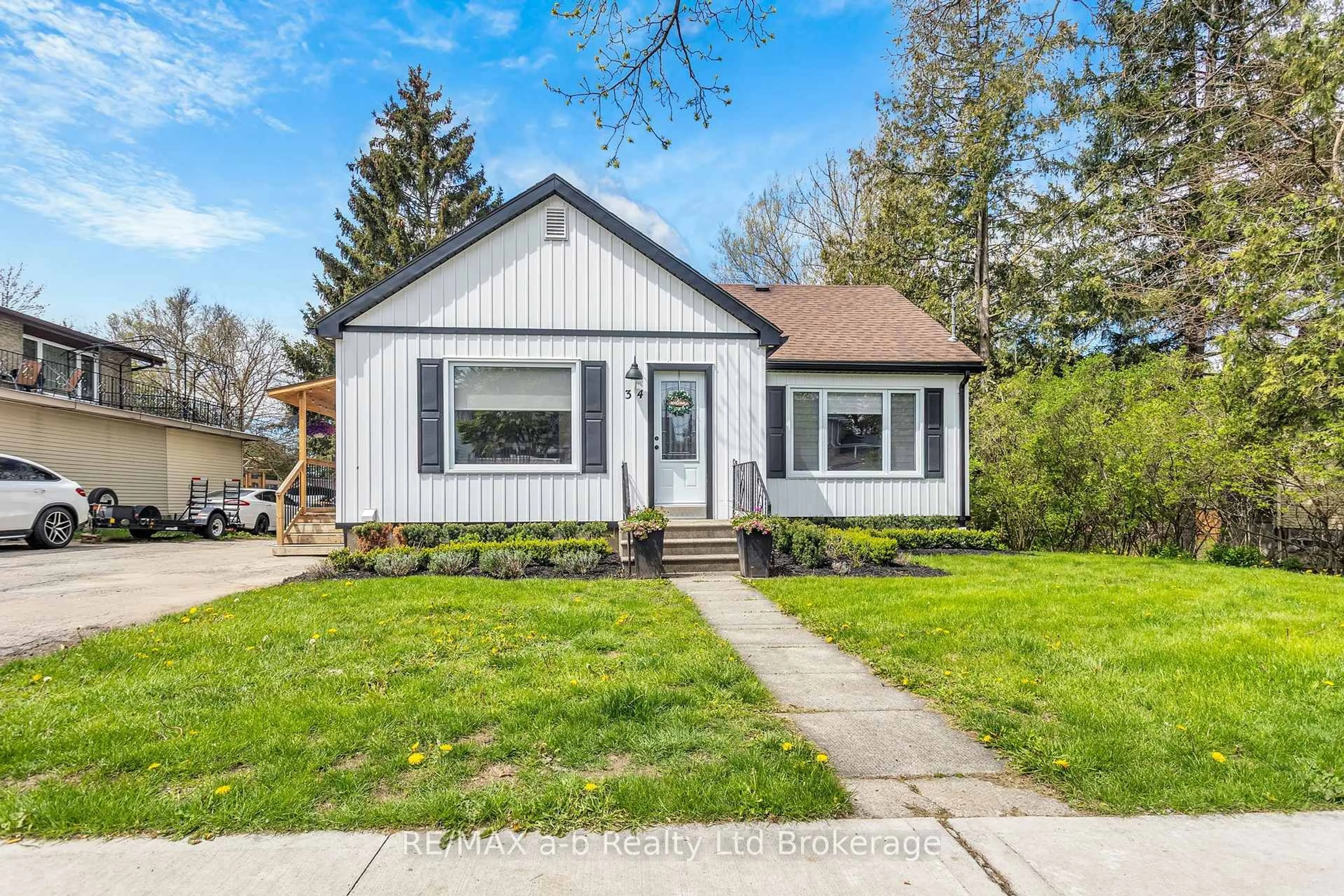 Home with vinyl exterior material, street for 34 Dover St, Woodstock Ontario N4S 3L8