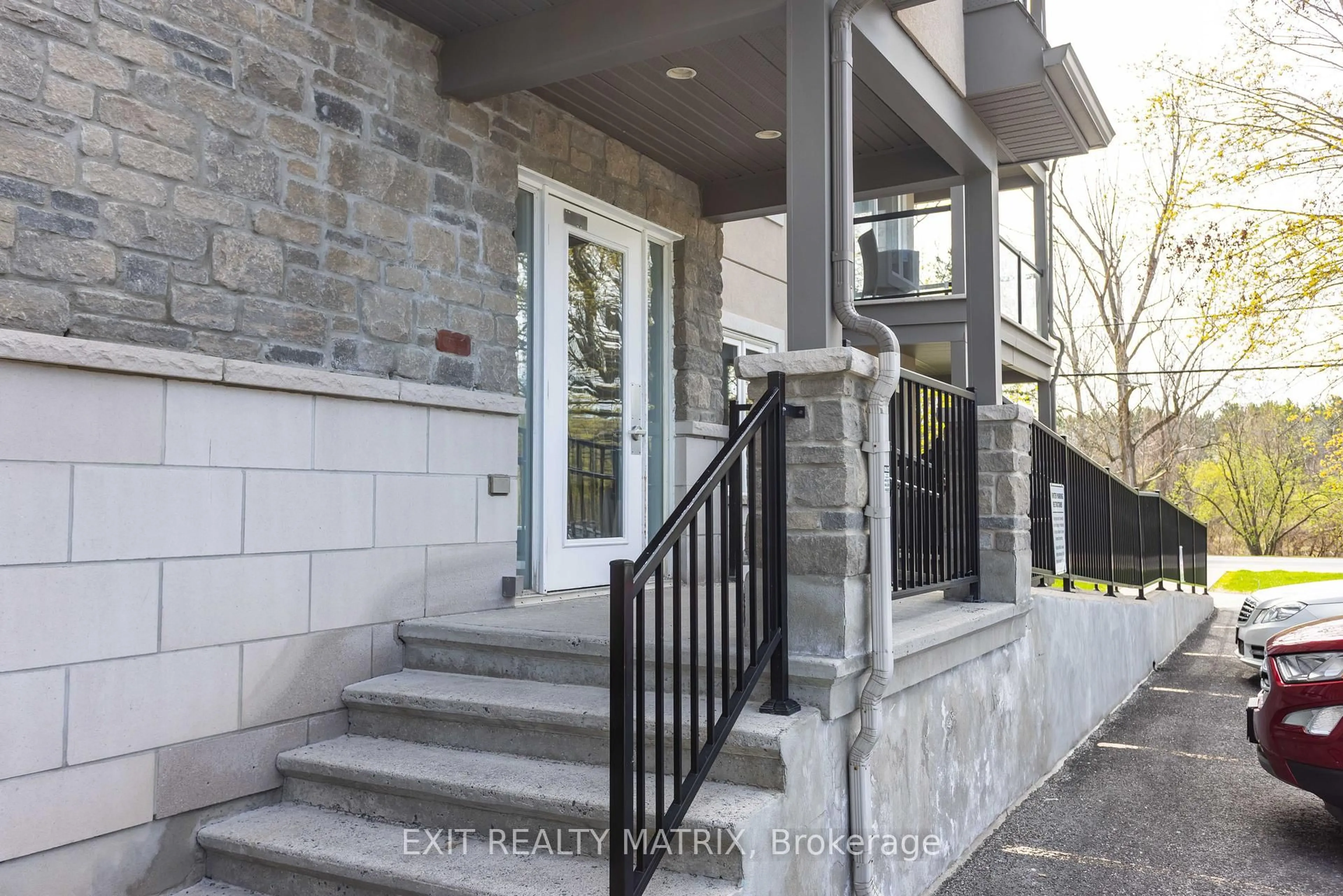 Unknown for 2 Warner St #104, Russell Ontario K4R 0B4