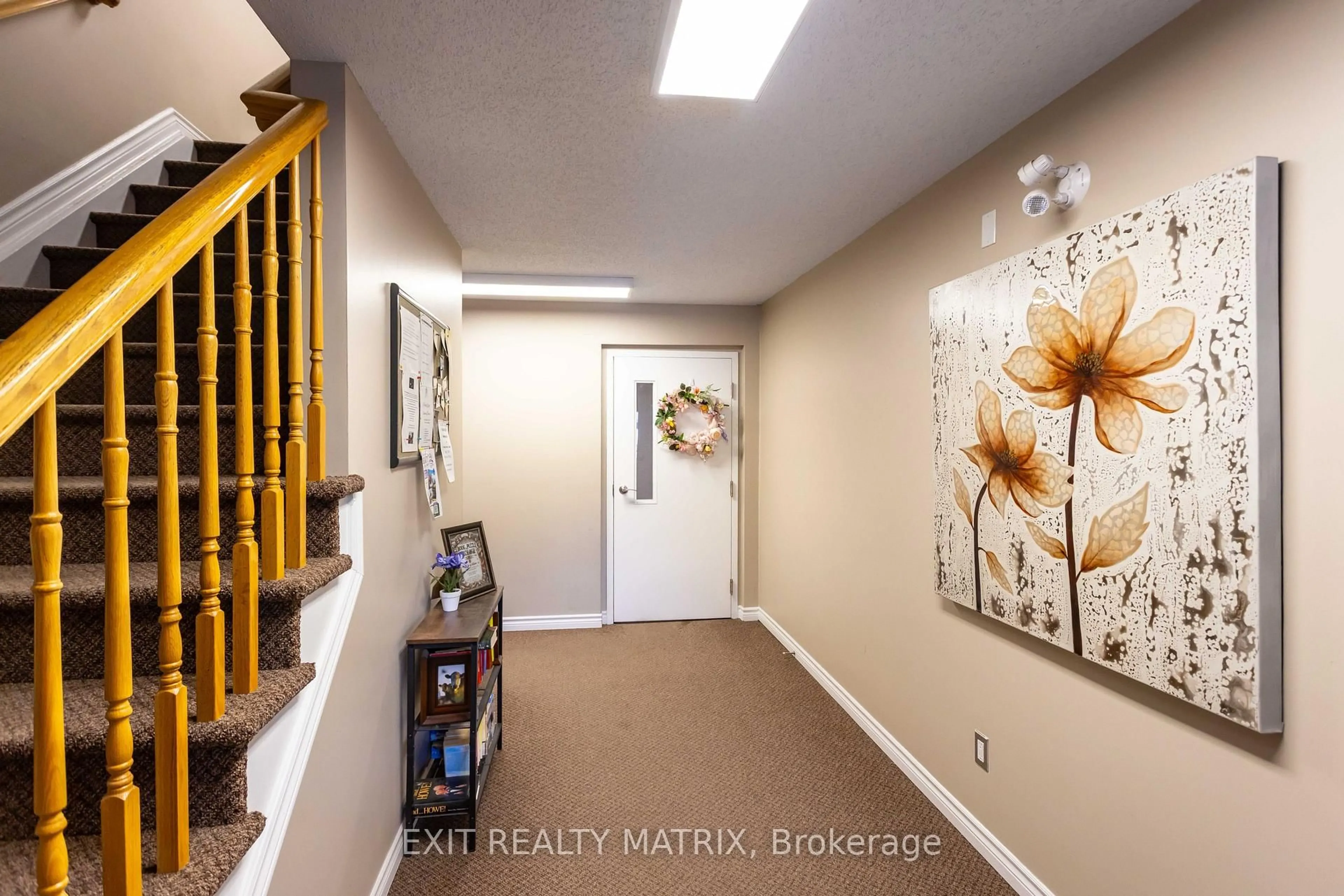 Indoor entryway for 2 Warner St #104, Russell Ontario K4R 0B4