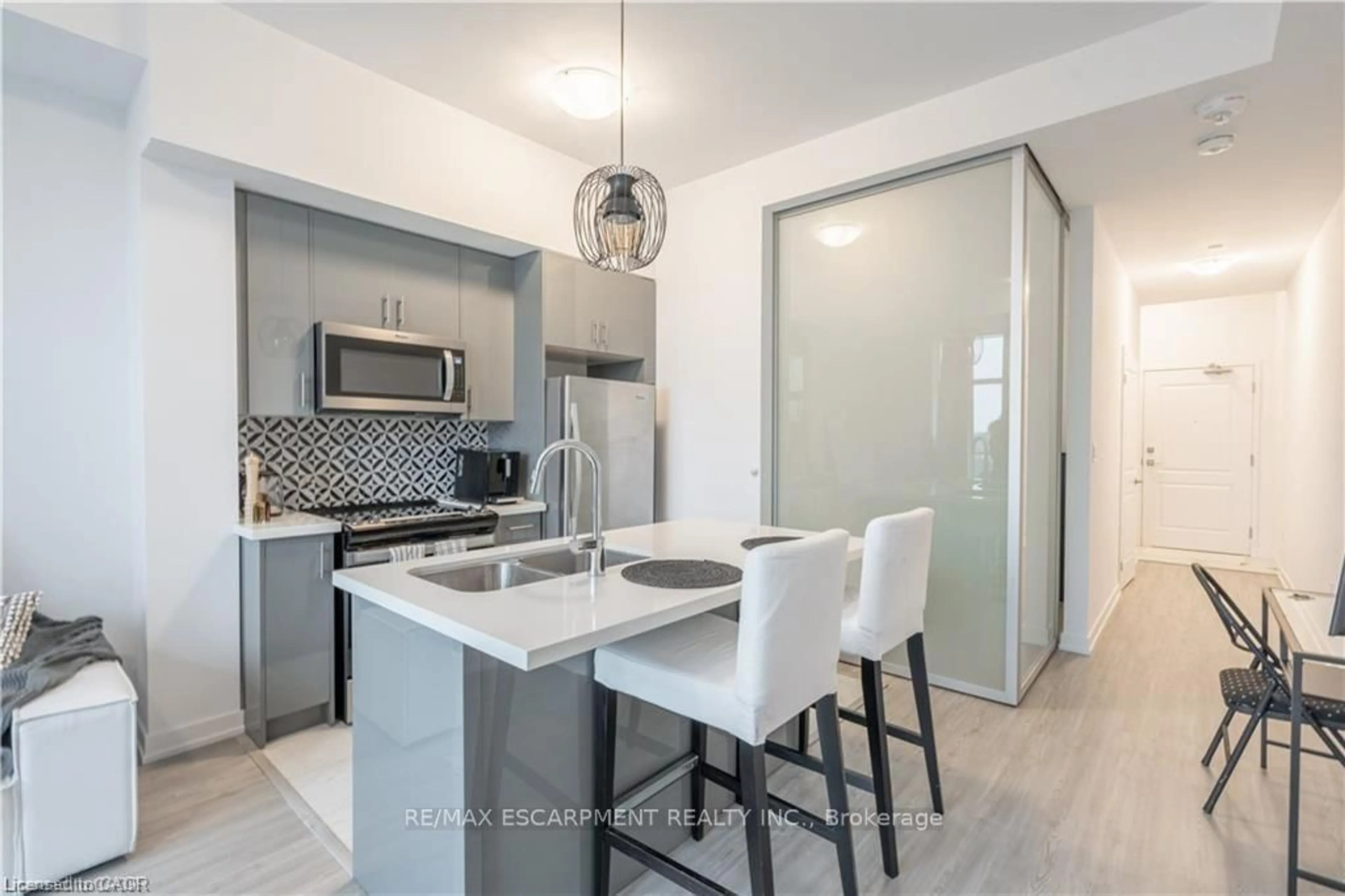 Open concept kitchen, ceramic/tile floor for 450 Dundas St #419, Hamilton Ontario L8B 1Z2