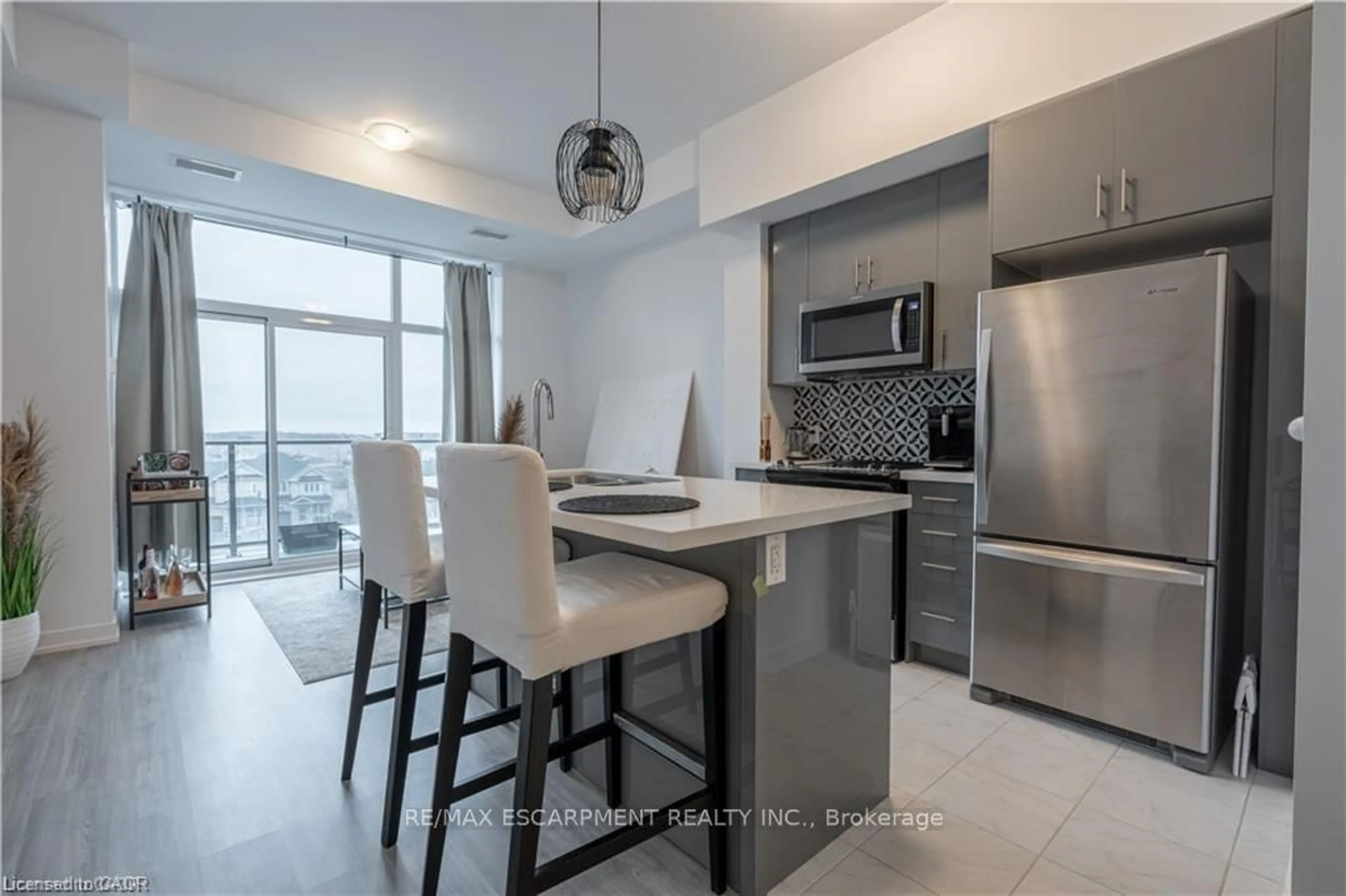 Open concept kitchen, ceramic/tile floor for 450 Dundas St #419, Hamilton Ontario L8B 1Z2