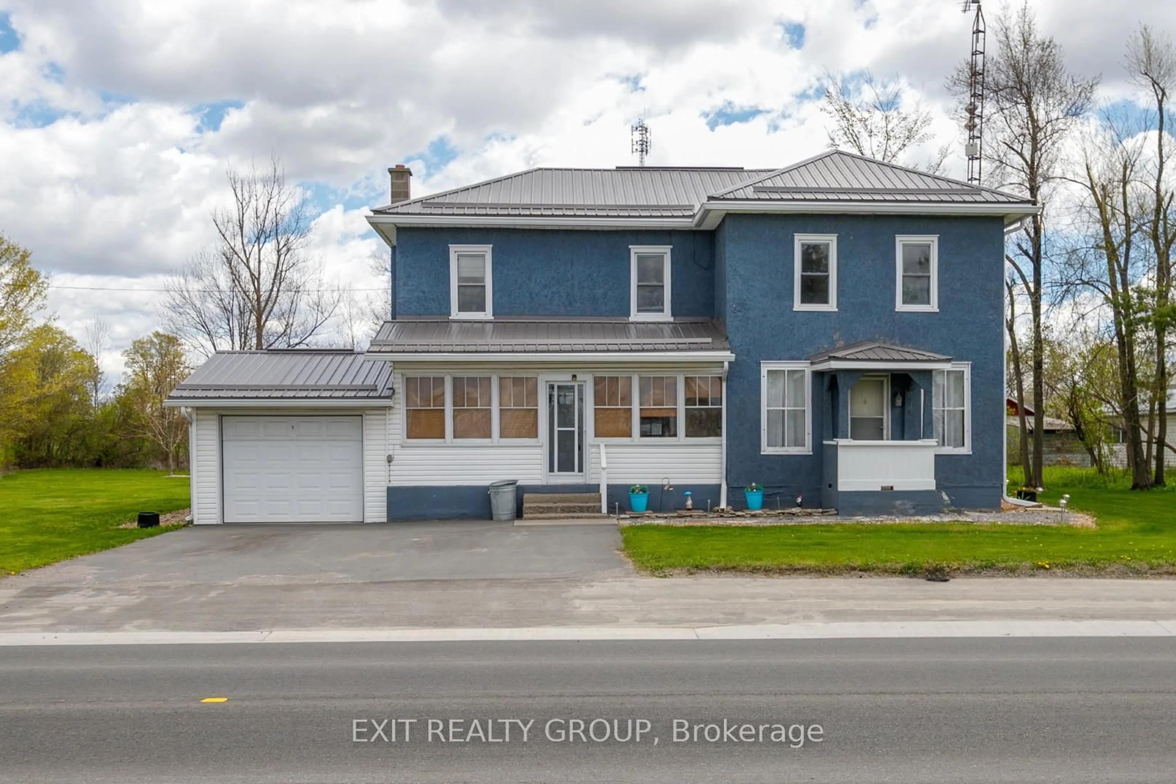Home with vinyl exterior material, street for 11368 Hwy 62, Madoc Ontario K0K 2K0