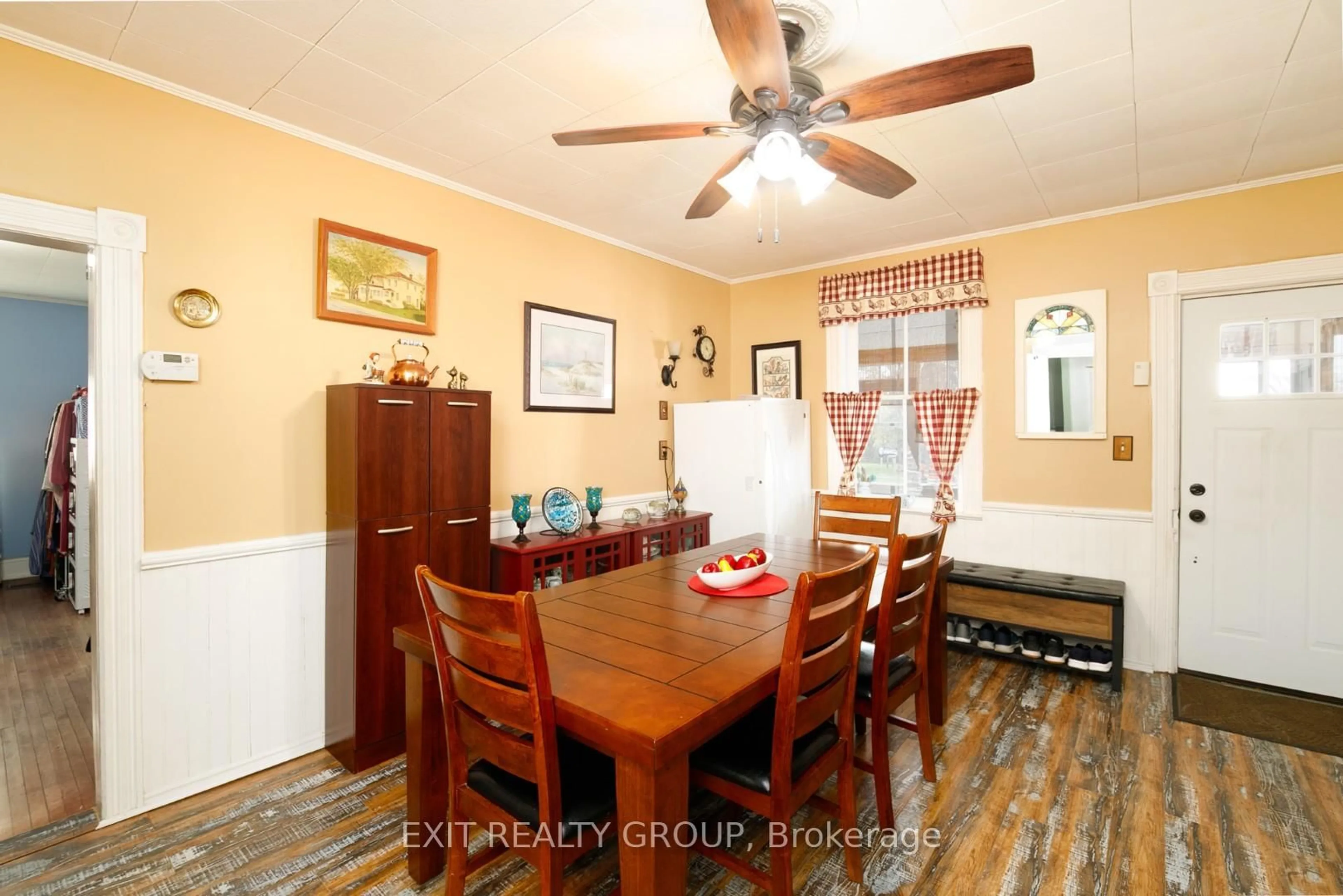 Dining room, wood/laminate floor for 11368 Hwy 62, Madoc Ontario K0K 2K0