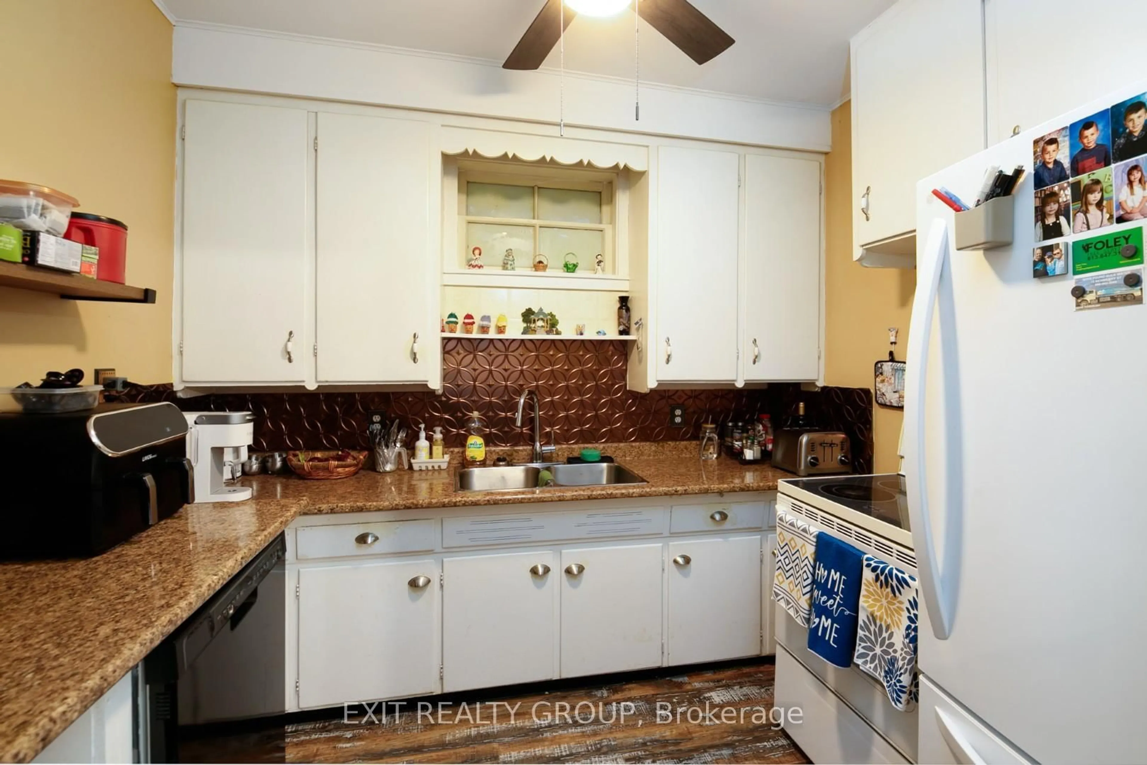 Standard kitchen, ceramic/tile floor for 11368 Hwy 62, Madoc Ontario K0K 2K0
